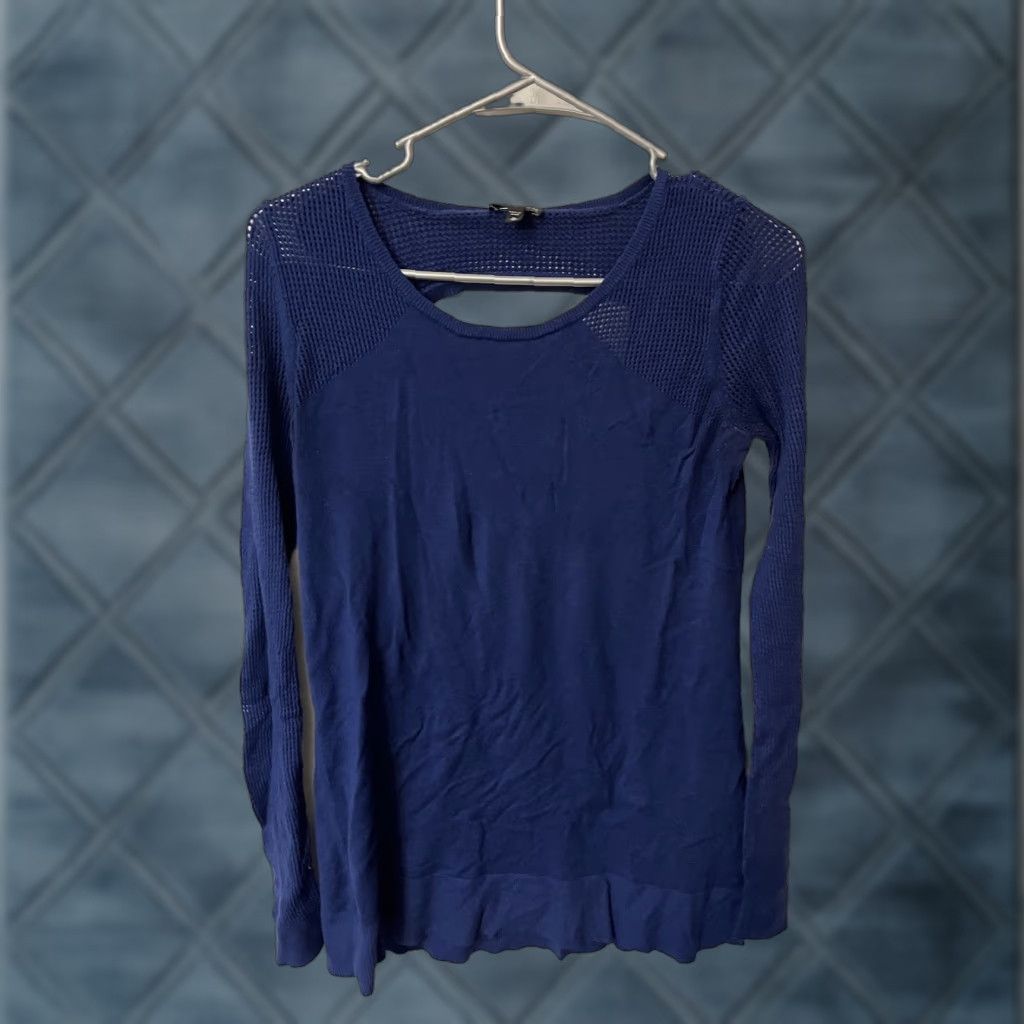 Express EXPRESS Open Back Draped Knit Long Sleeve Blouse Women's Medium Gray/Blue Solid Shirt déta Size M / US 6-8 / IT 42-44 - 1 Thumbnail