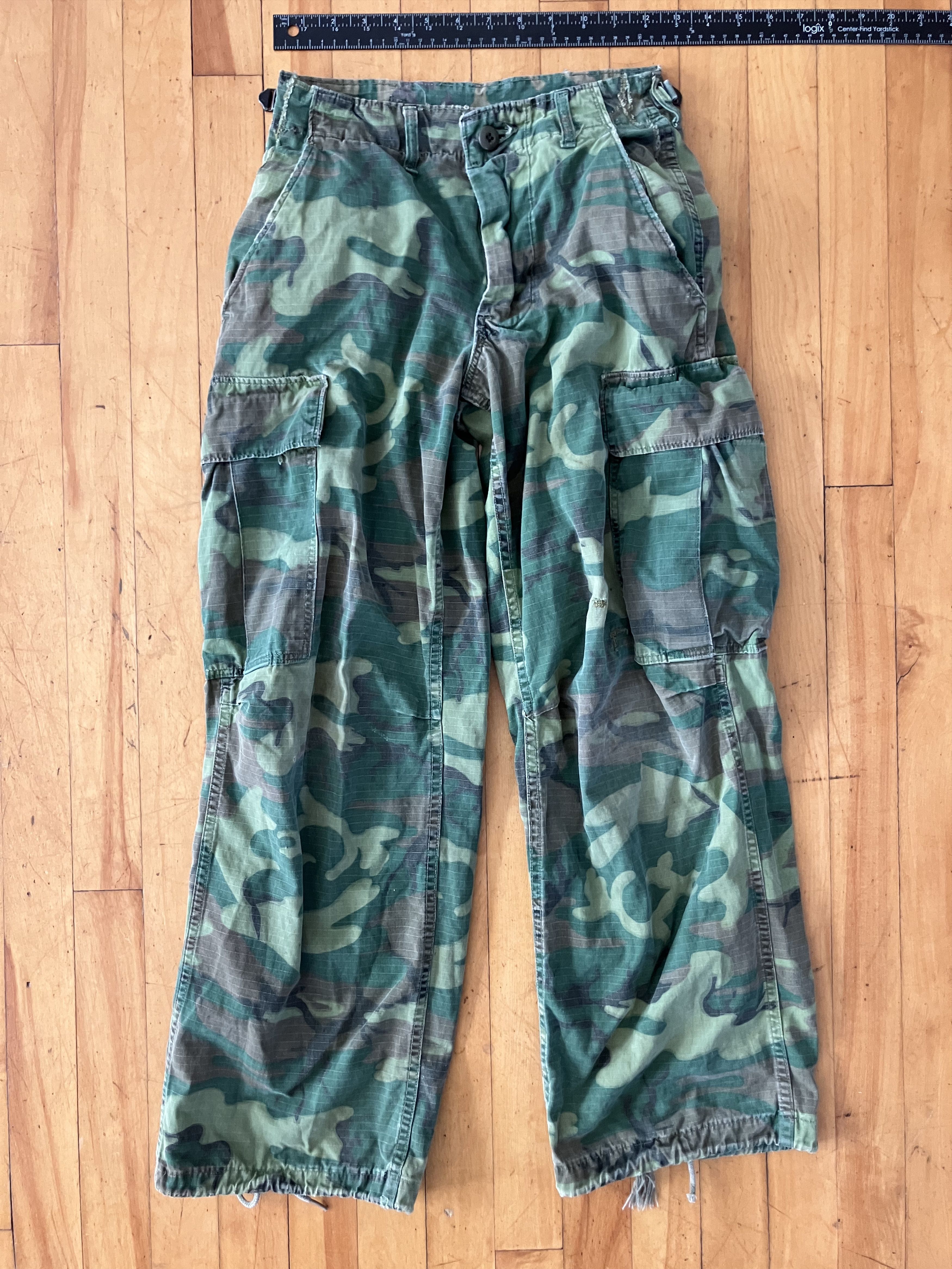 Vintage Vintage Vietnam-Era Camo Cargo Pants Size US 27 - 1 Thumbnail