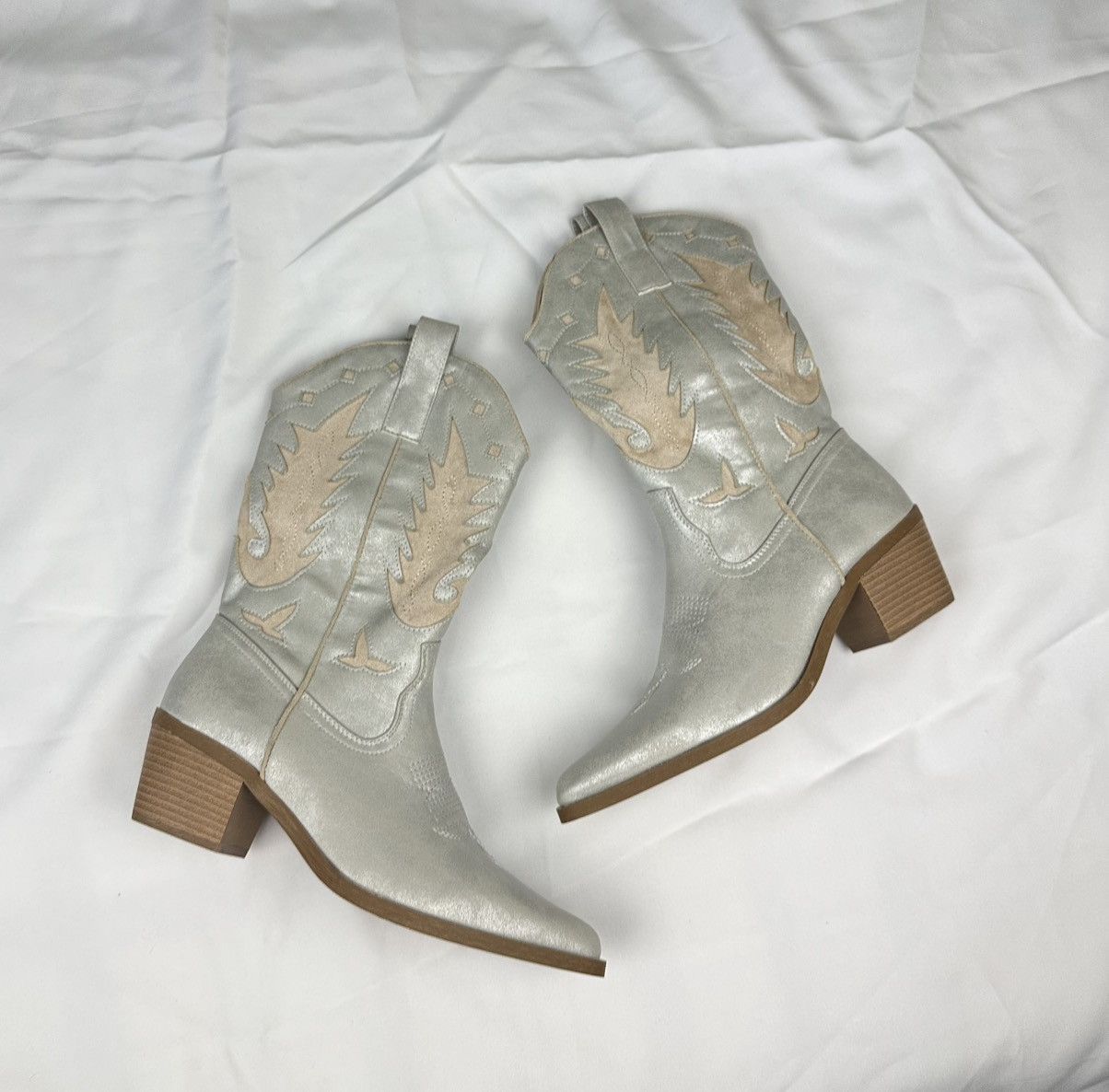 Other Women’s Cowboy biker Western ankle boots Silver 8.5US/40 Eur Size US 8.5 / IT 38.5 - 1 Thumbnail