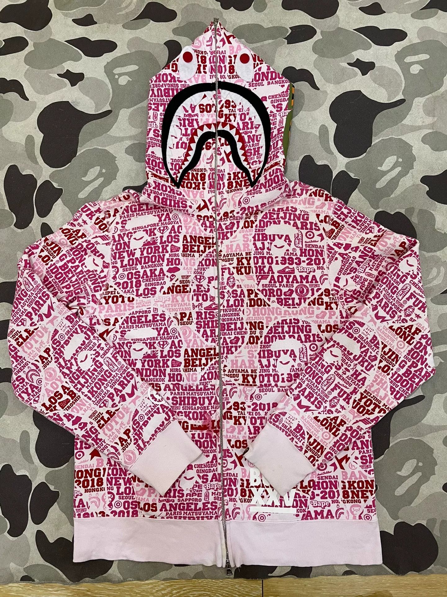 Bape Bape Pink Shark Sweatshirt Pullover Size US M / EU 48-50 / 2 - 1 Thumbnail