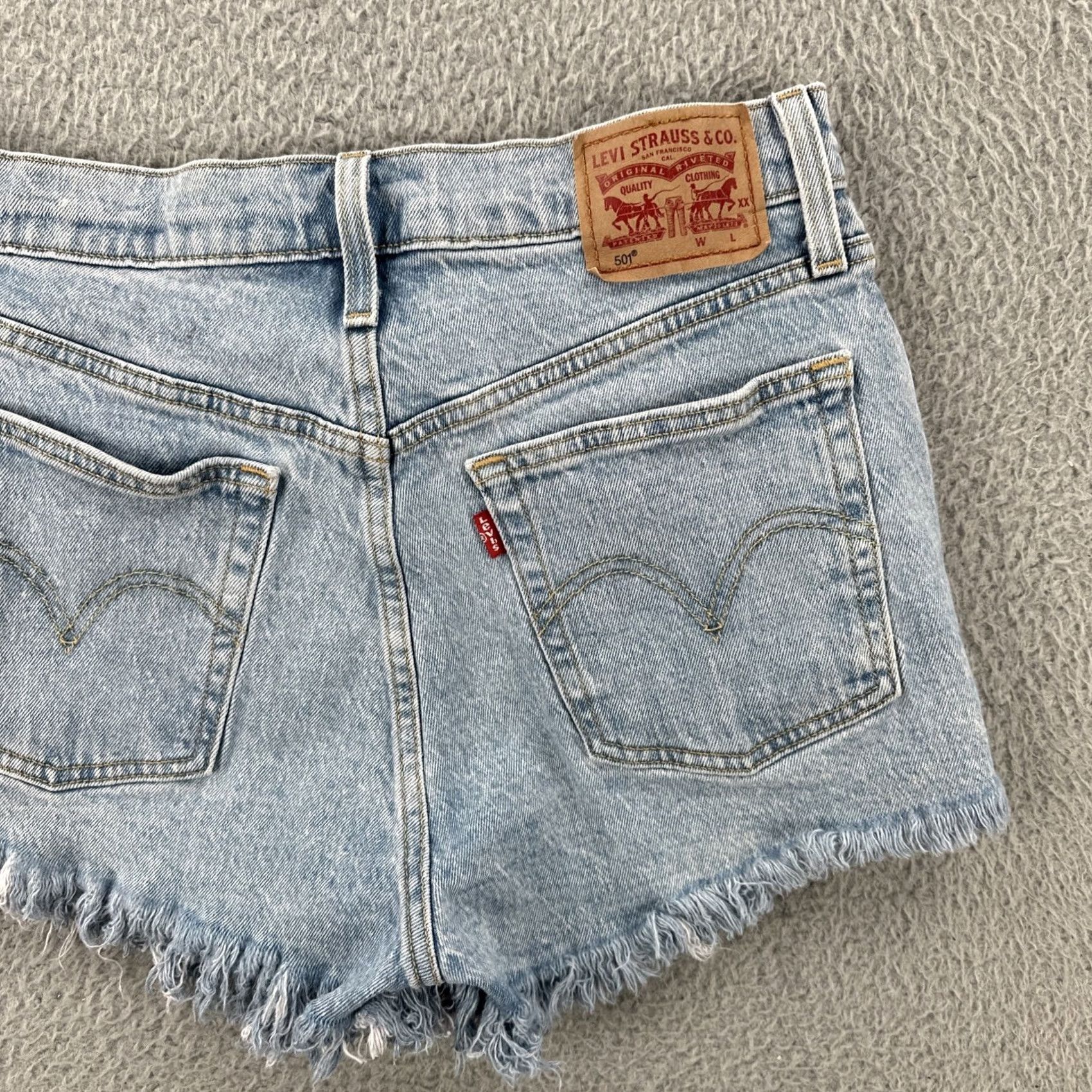 Levi's VINTAGE Levi’s 501 XX Women’s Cut-Off Denim Short Blue 26 Summer Jeans Shorts Womens Regular Fit Size 26" / US 2 / IT 38 - 7 Thumbnail