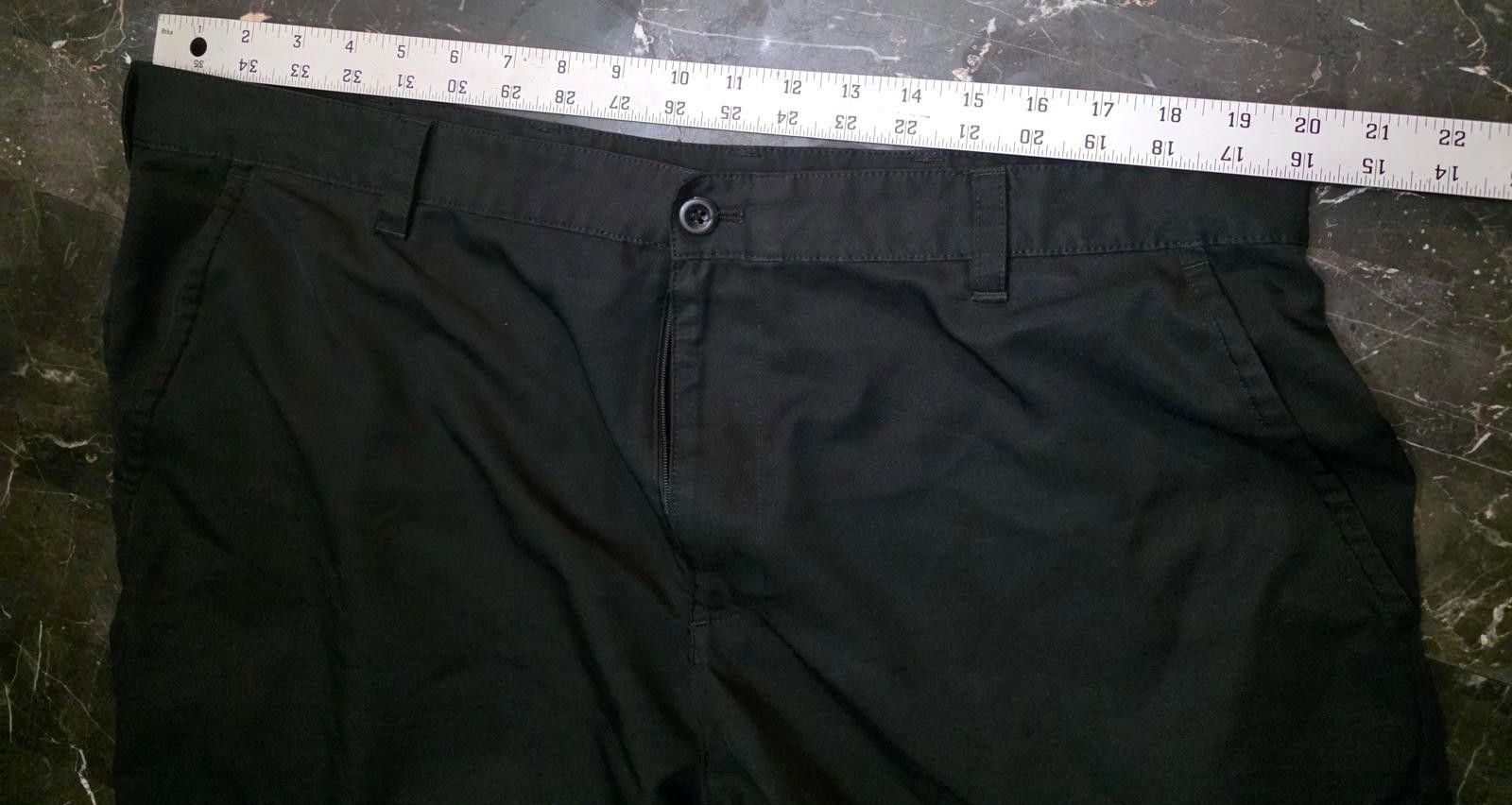 Izod IZOD Golf Shorts Men’s Size 40 Black Performance Lightweight Size US 40 / EU 56 - 9 Thumbnail