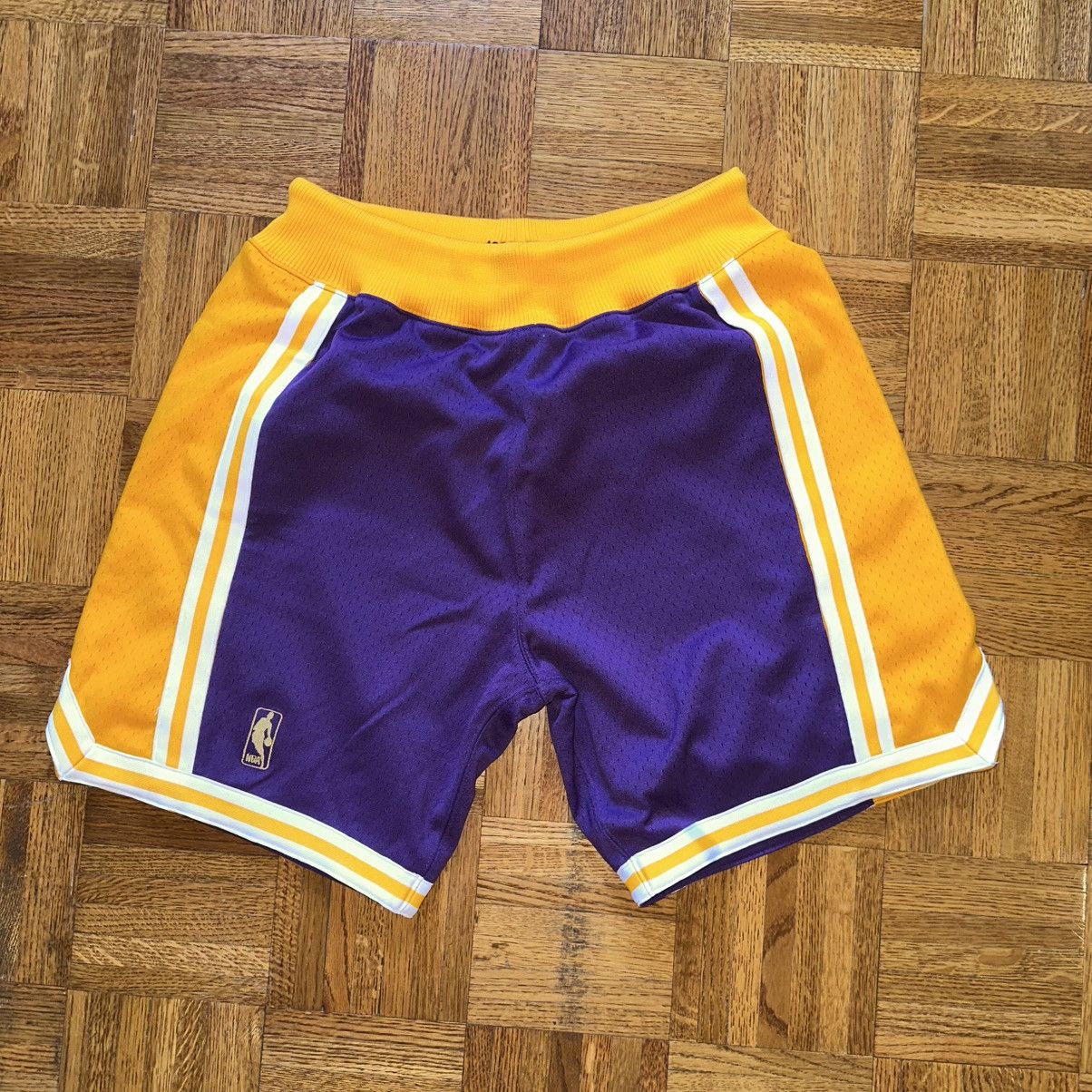 Mitchell & Ness Mitchell & Ness Authentic Los Angeles Lakers 96/97 sz Med 40 Size US 34 / EU 50 - 1 Thumbnail