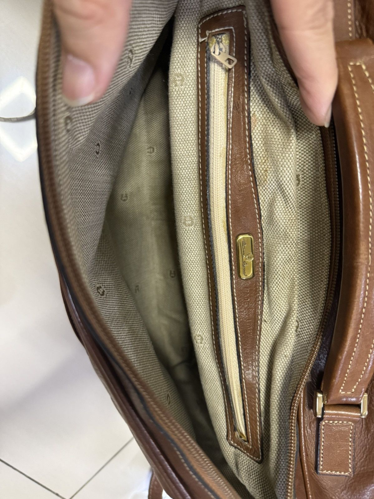Etienne Aigner Etienne Aigner Brown Leather Sling Bag Size ONE SIZE - 8 Thumbnail