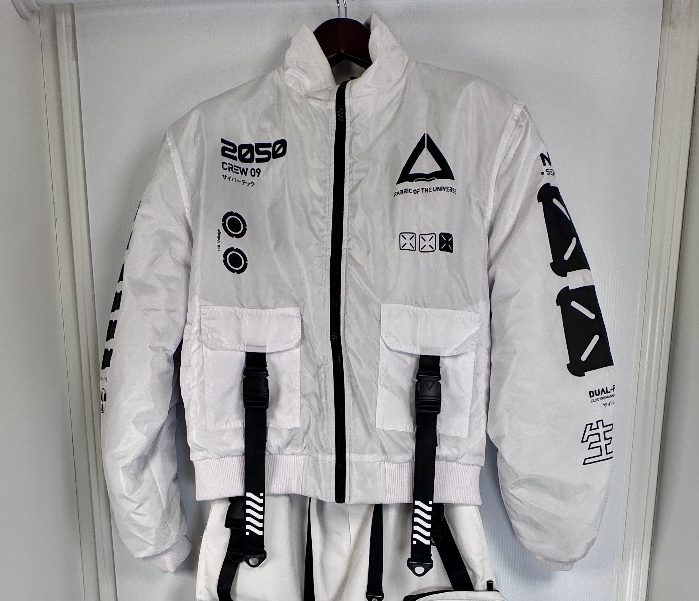 Other Fabric of the Universe Y-2050 White Cropped Bomber Jacket Size US XXL / EU 58 / 5 - 3 Thumbnail