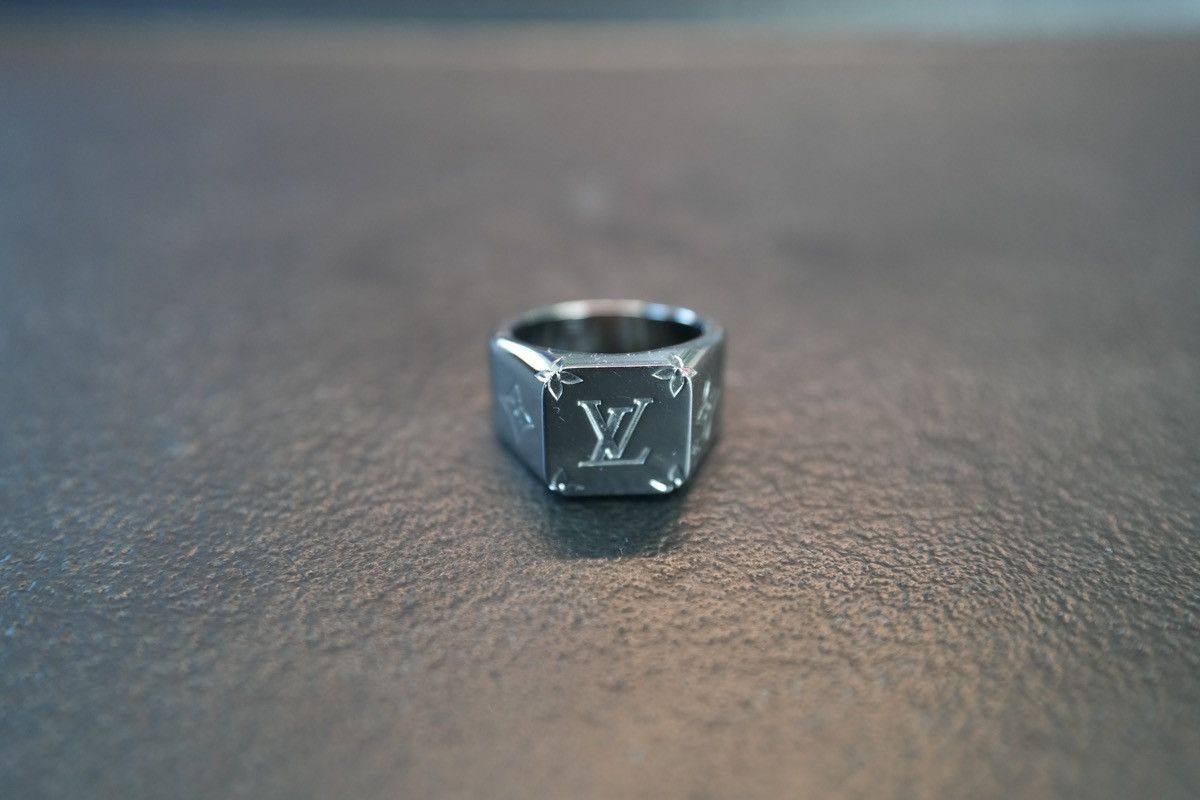 Louis Vuitton Louis Vuitton Monogram Ring Size ONE SIZE - 1 Thumbnail