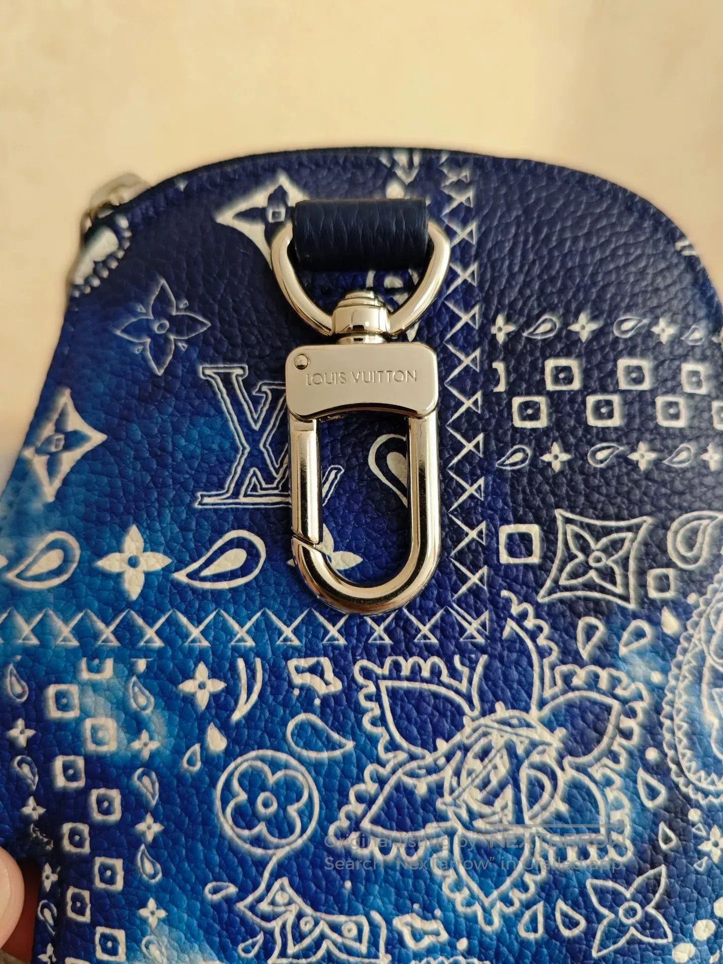 Louis Vuitton Louis Vuitton Blue Paisley Glove Pendant. Size ONE SIZE - 4 Thumbnail