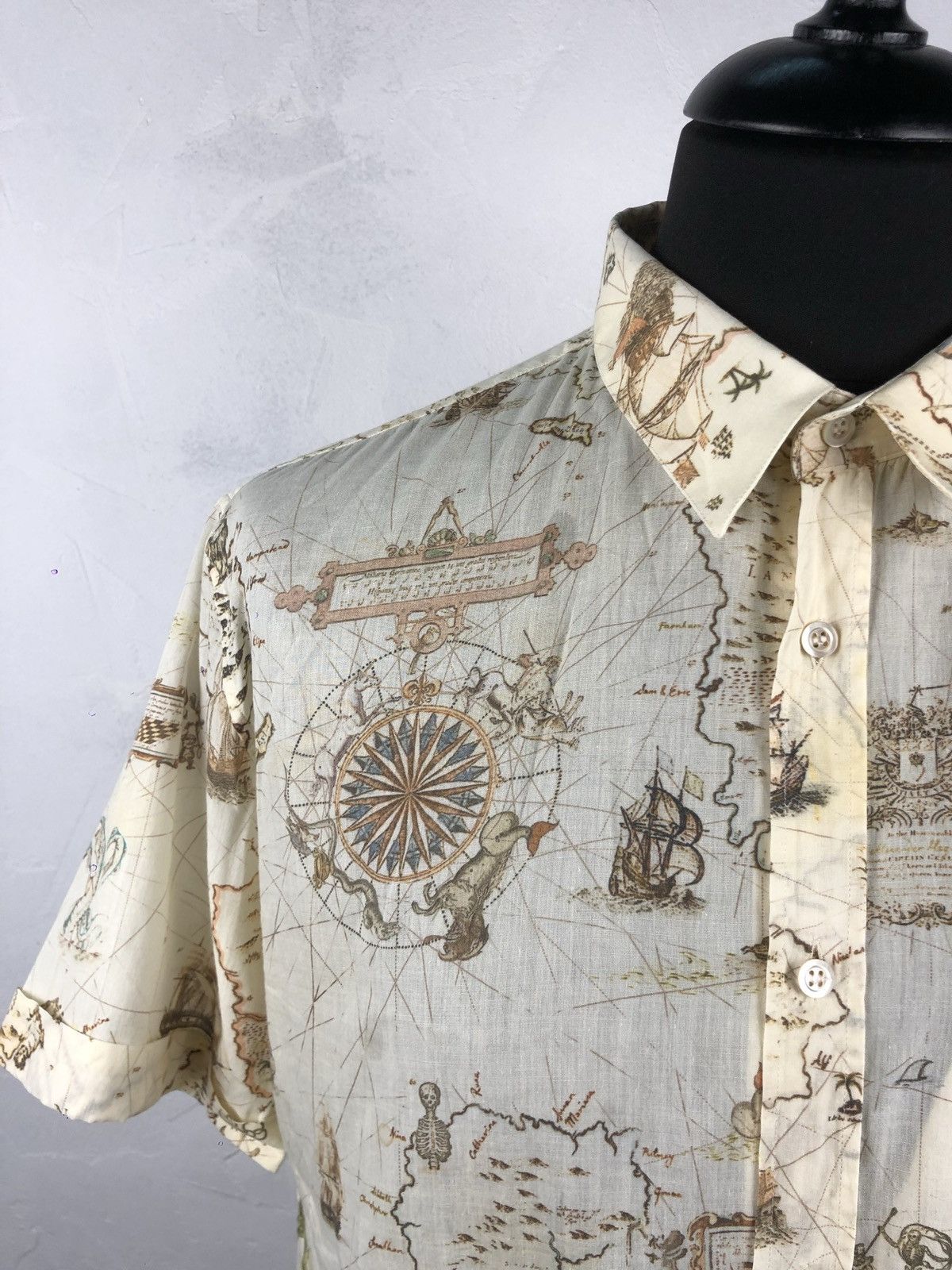 Alexander McQueen 2005 Alexander McQueen Antique Fantasy World Map Linen Shirt Size US XL / EU 56 / 4 - 4 Thumbnail