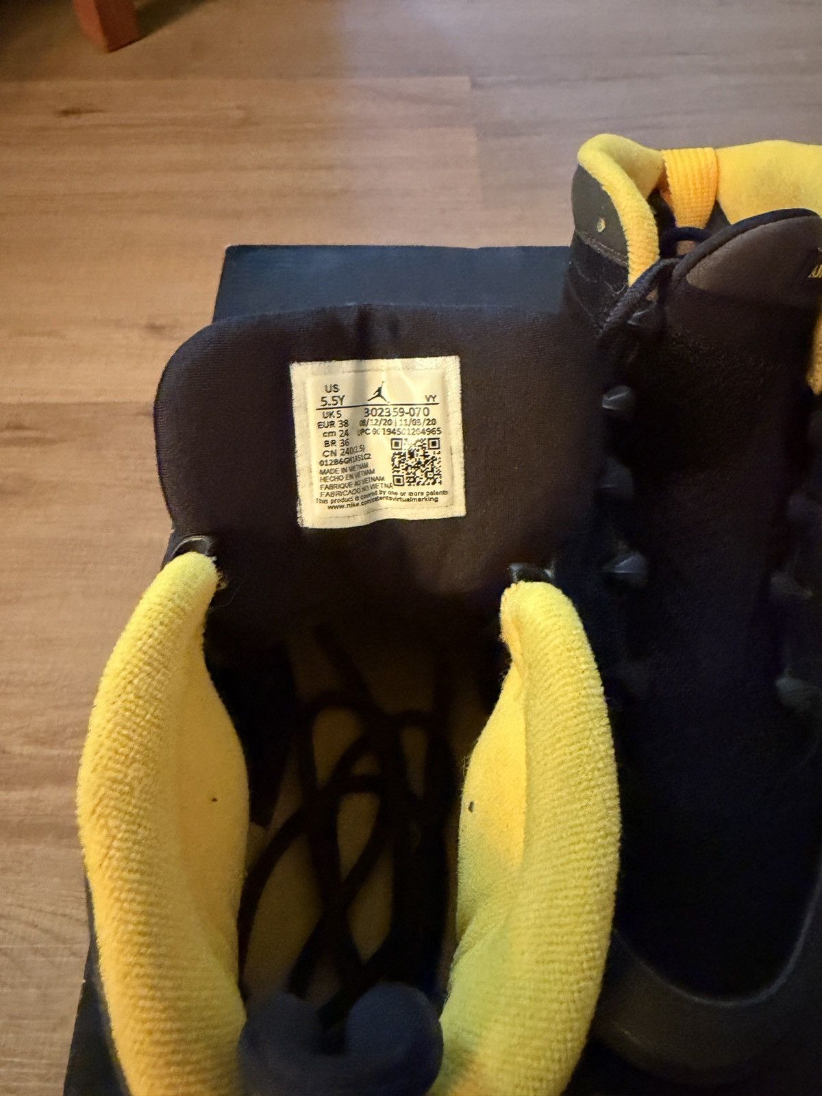 Jordan Brand Jordan 9 Retro University Gold (GS) Size US 7 / IT 37 - 4 Thumbnail