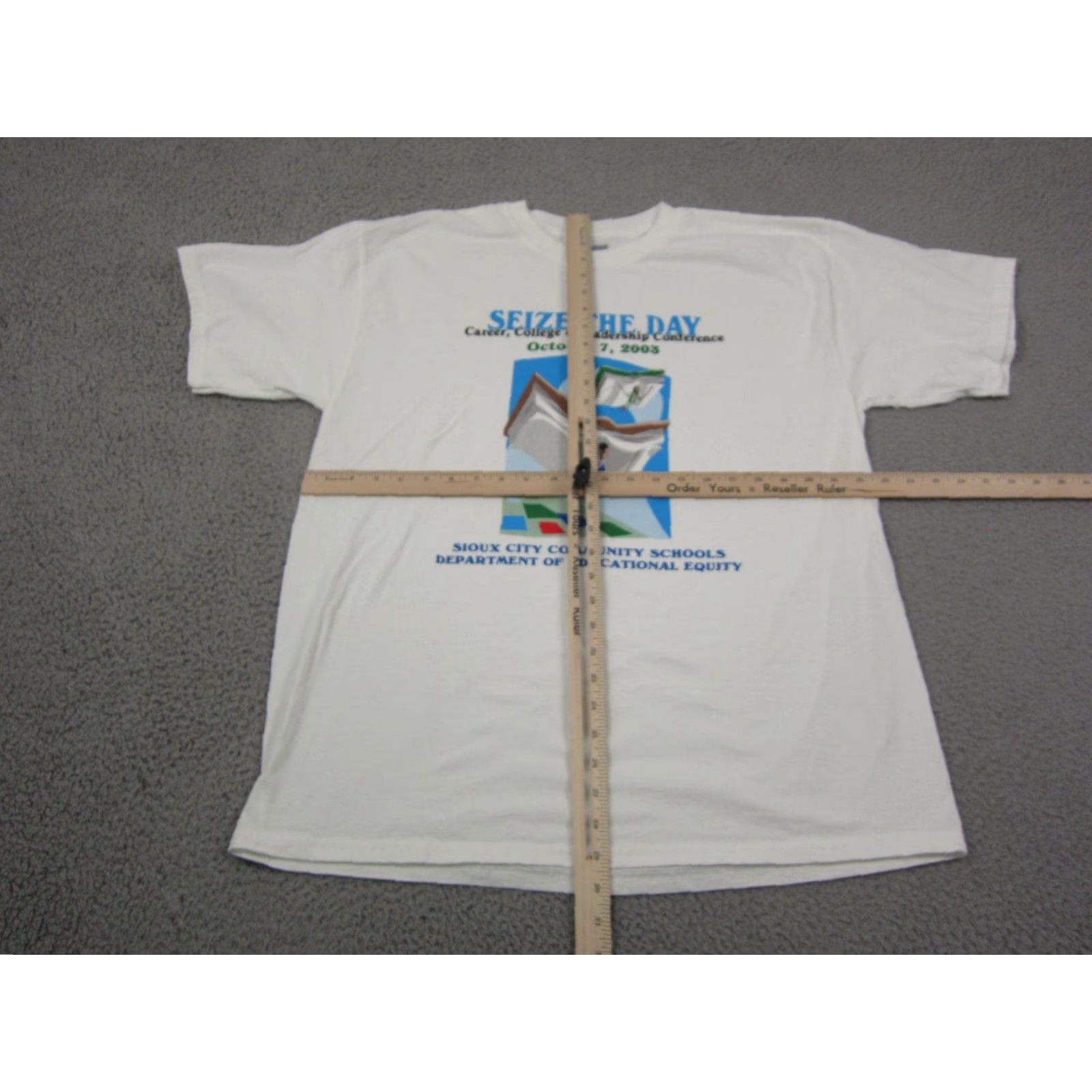 Gildan VINTAGE Gildan Shirt Mens XL White Short Sleeve Crew Neck T-Shirt Reading Books Library 70s 80s 90s City Classic Mens Size US XL / EU 56 / 4 - 6 Thumbnail