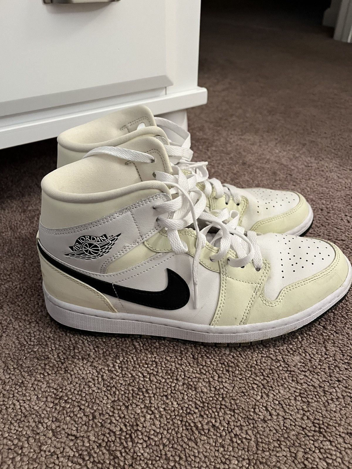 Nike Nike Air Jordan 1 Mids Size US 9 / IT 39 - 3 Thumbnail