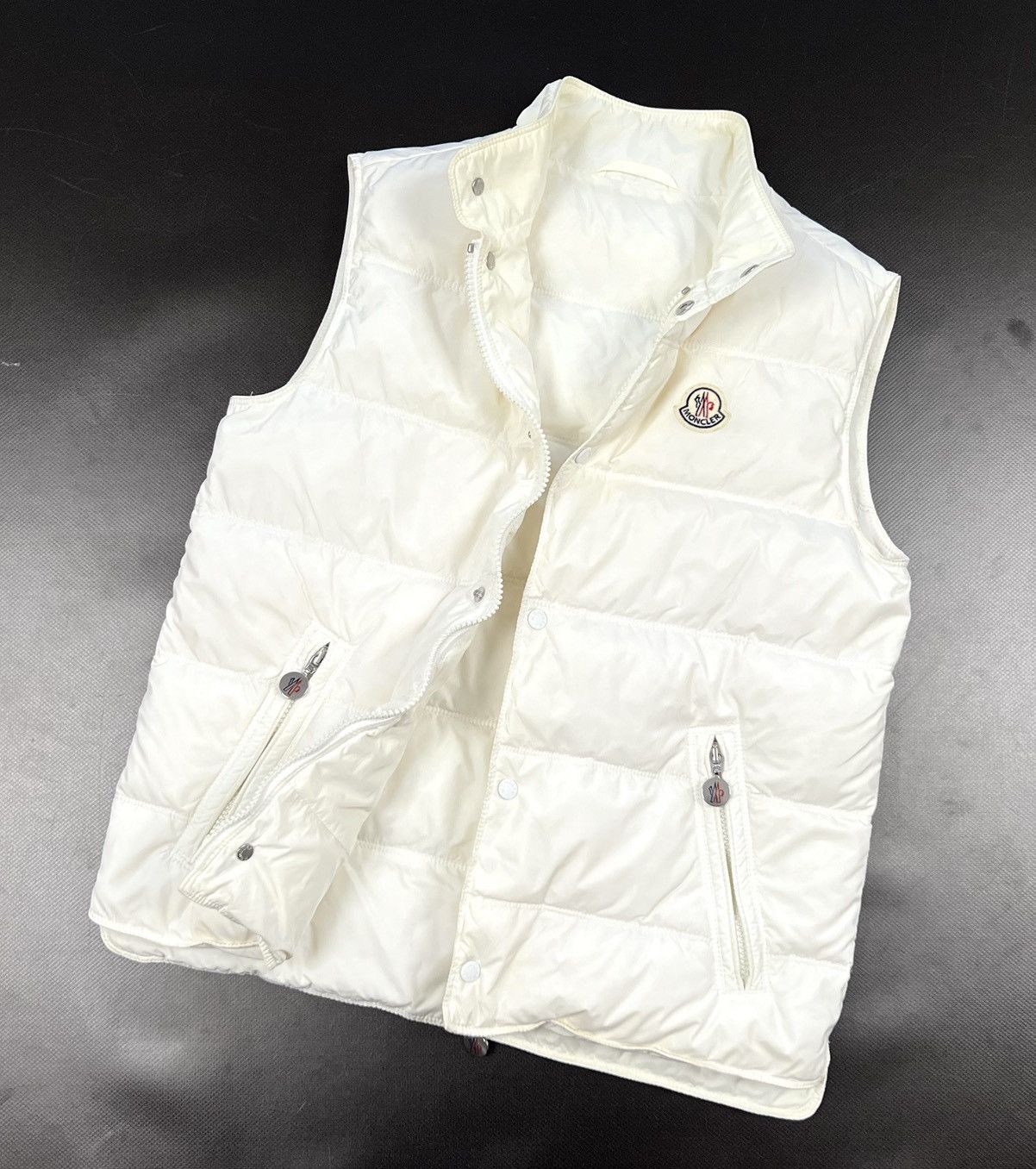Moncler Auth Women’s Moncler White Casual Puffer Vest - 164cm - Xs/S Size XS / US 0-2 / IT 36-38 - 1 Thumbnail