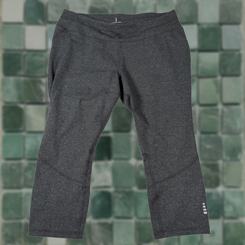 Lands' End Lands' End Womens XL Gray Cropped Capri Leggings Activewear Stretch Elastic Waist Pockets Size 40" / US 18 - 1 Thumbnail