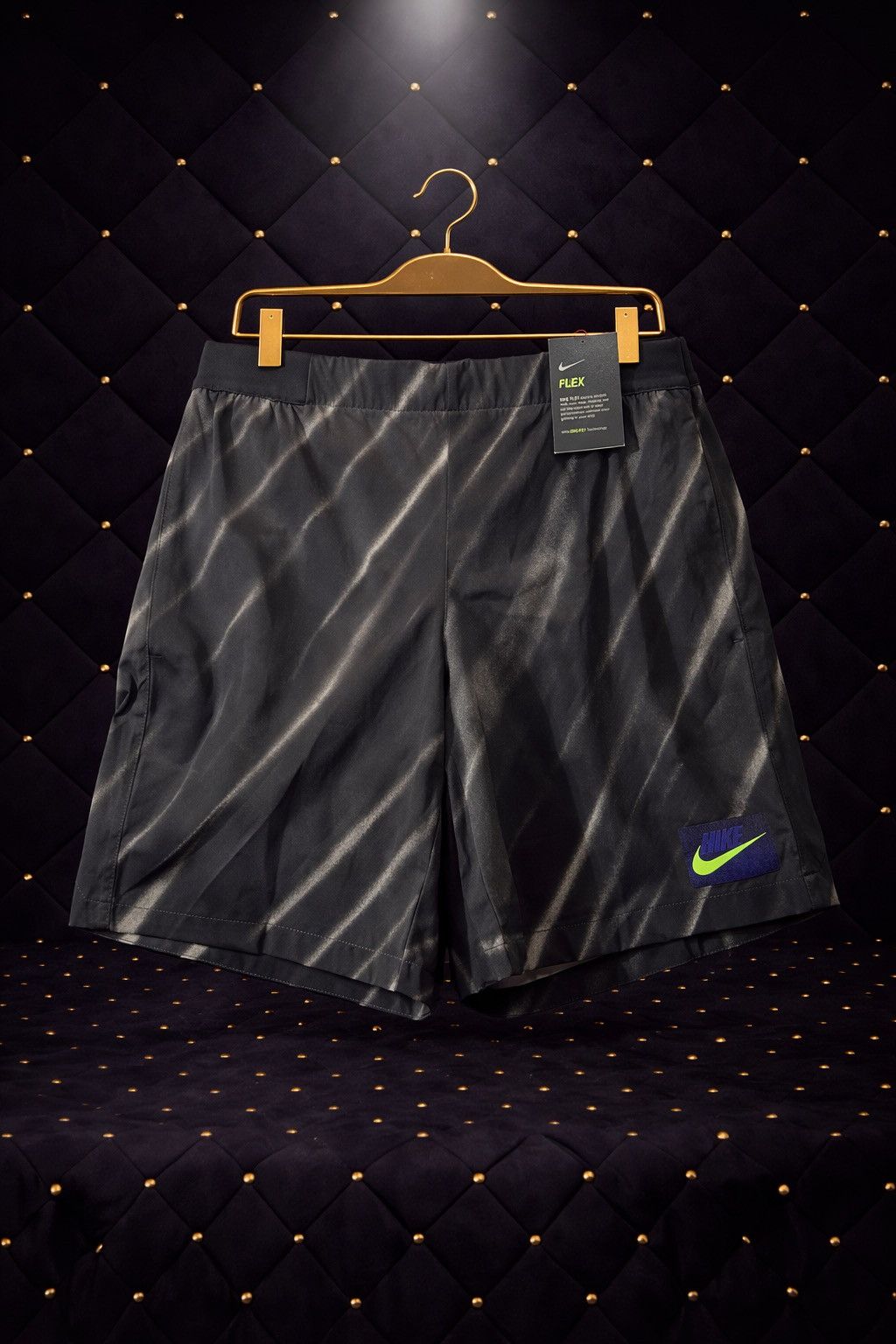 Nike NIKE DIAGONAL STRIPE WOVEN ATHLETIC SHORTS Size US 32 / EU 48 - 1 Preview