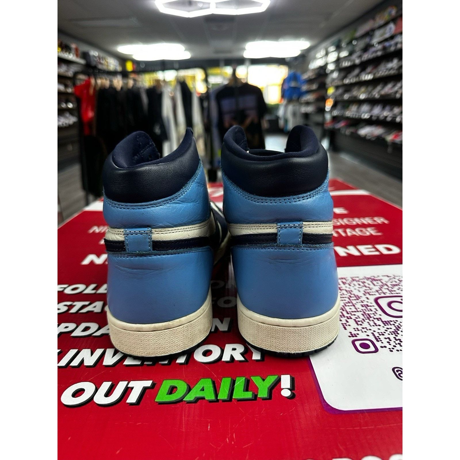 Jordan Brand Air Jordan Retro 1 Obsidian Size 13, 555088-140 Size US 13 / EU 46 - 5 Thumbnail