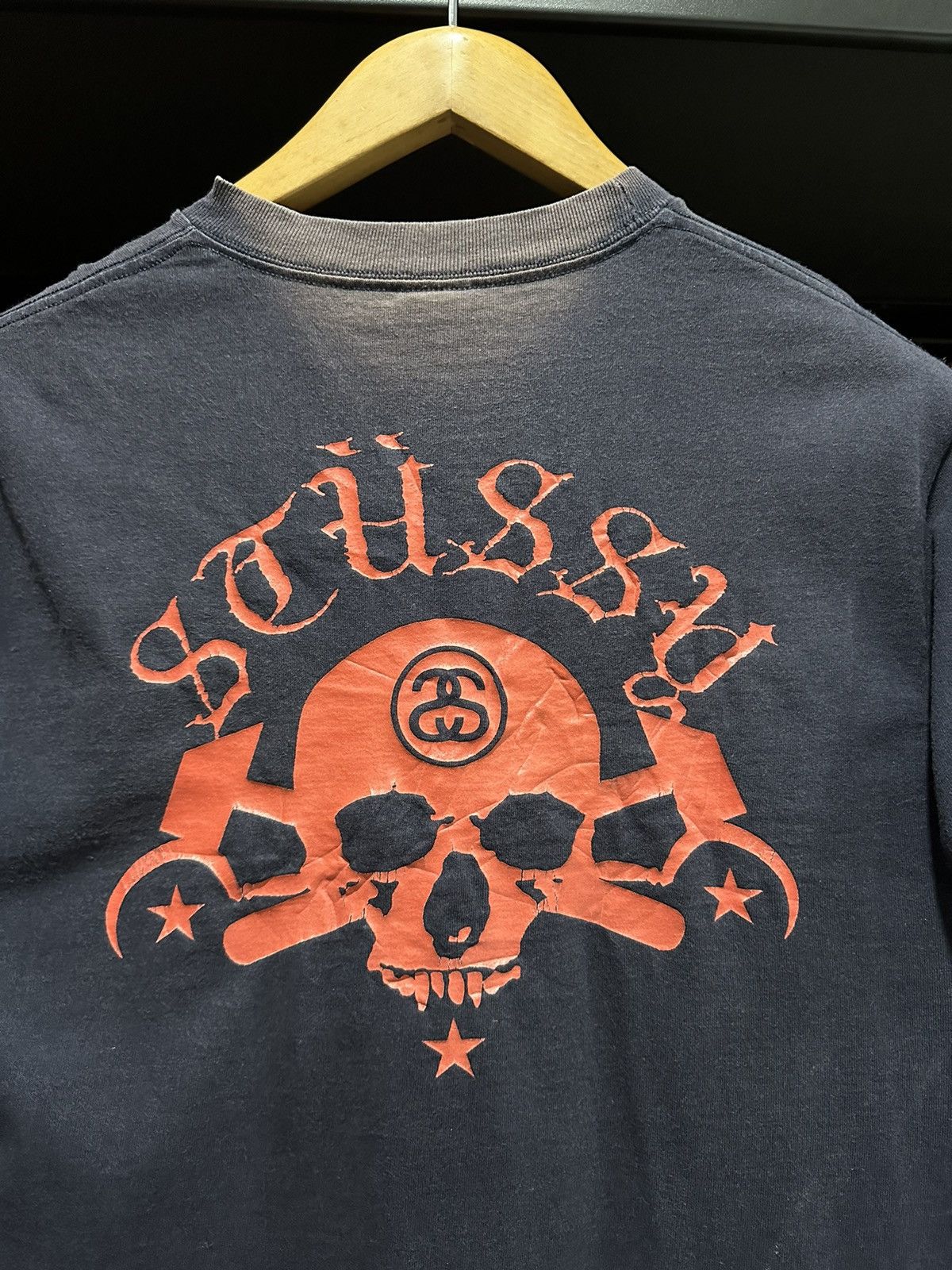 Stussy × Vintage Vintage Stussy Skulls Skateboard Sun Faded Tee Size US M / EU 48-50 / 2 - 2 Thumbnail