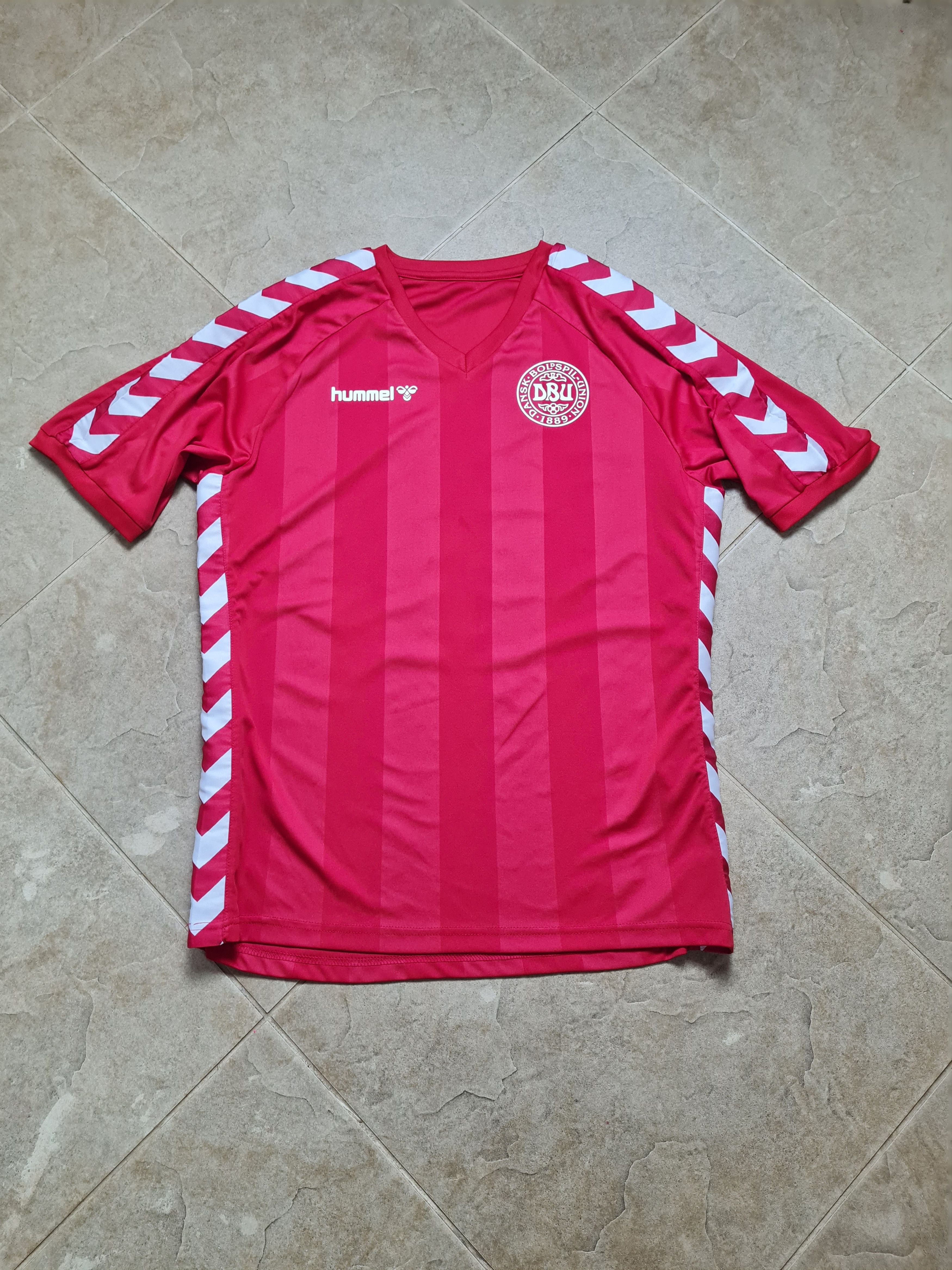 Hummel RETRO DENMARK 1983 #8 JESPER OLSEN FOOTBALL SHIRT HUMMEL Size US M / EU 48-50 / 2 - 3 Thumbnail