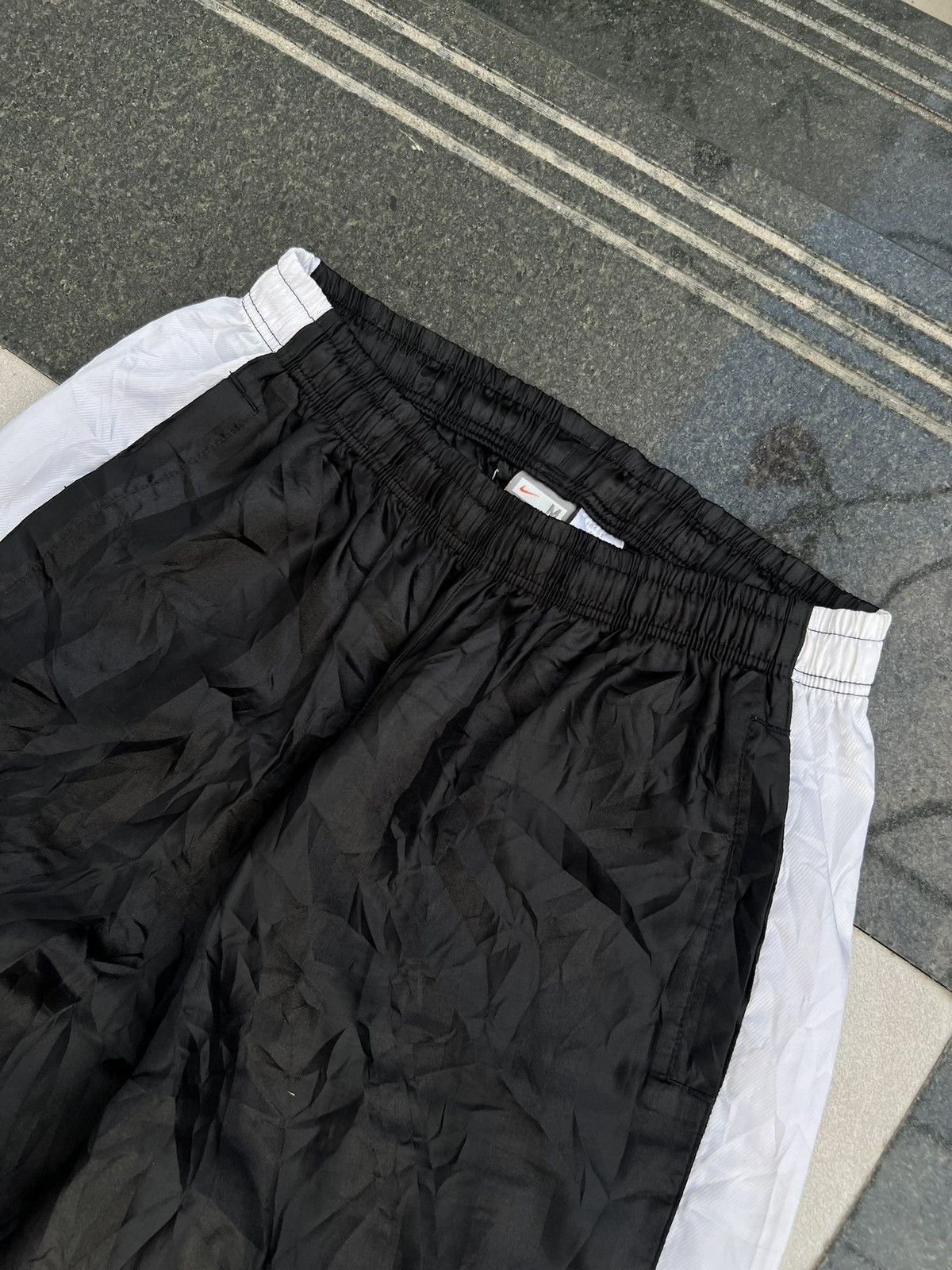 Nike 90s Nike Swoosh Vintage Y2K Baggy Parachute Nylon Pants Size US 32 / EU 48 - 2 Thumbnail