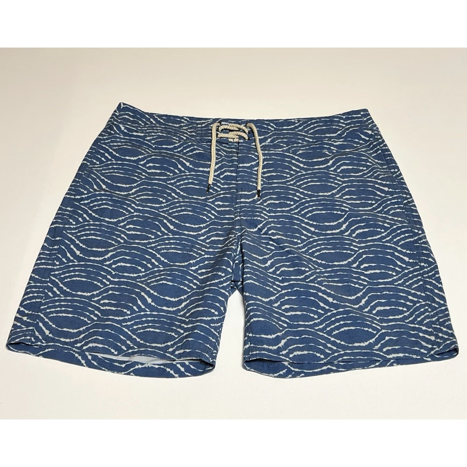 Faherty Faherty Board Swim Shorts Mens 33 Blue Wave Pattern Trunks Size US 33 - 2 Thumbnail