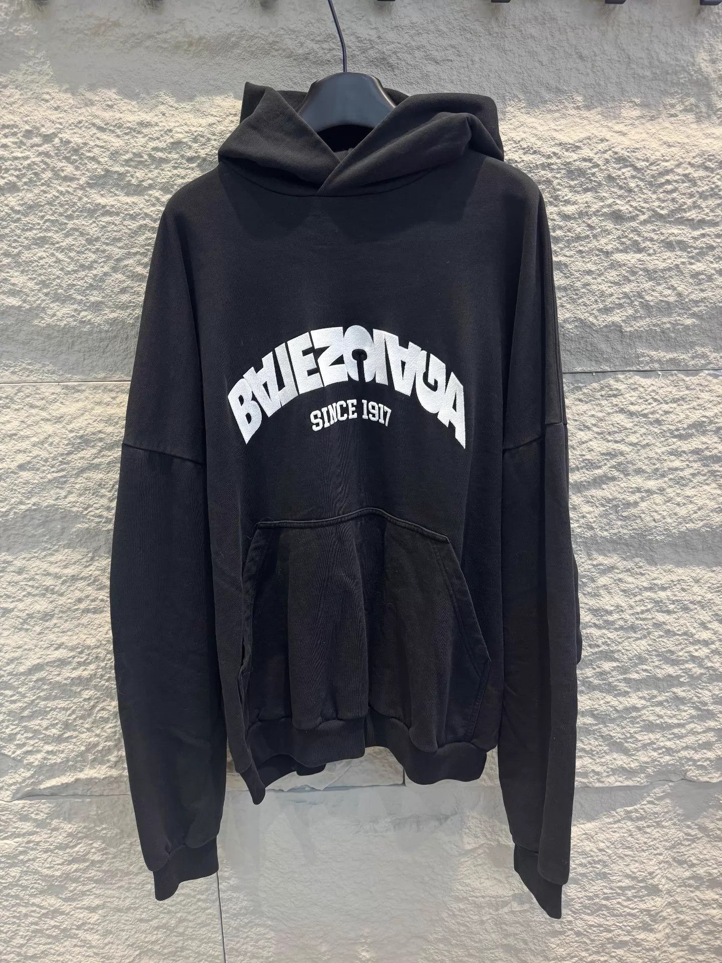 Balenciaga Balenciaga Inverted Logo Hoodie Black Oversized Size US L / EU 52-54 / 3 - 1 Thumbnail