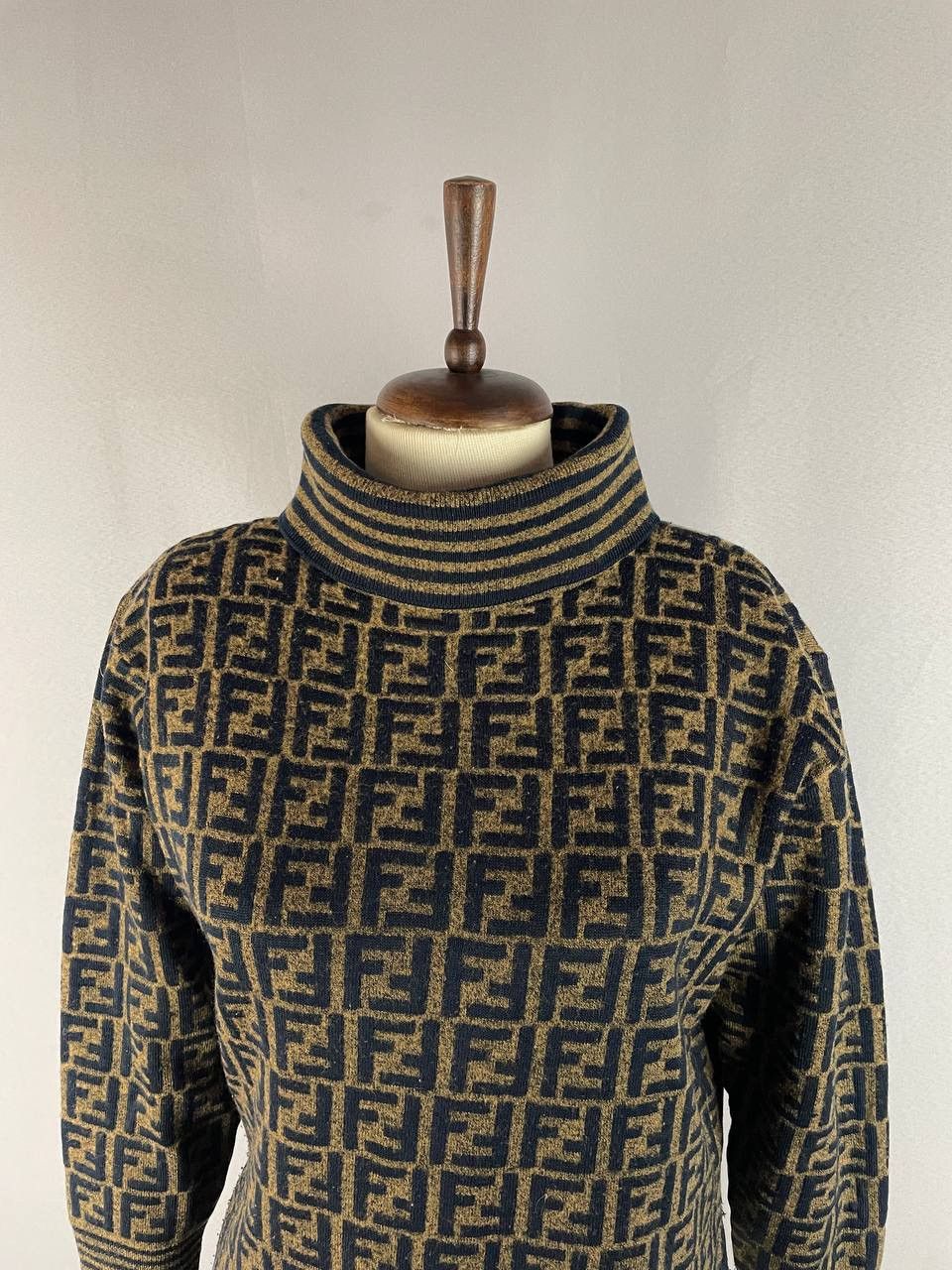 Fendi Fendi Vintage Sweater Monogram Size M / US 6-8 / IT 42-44 - 2 Thumbnail