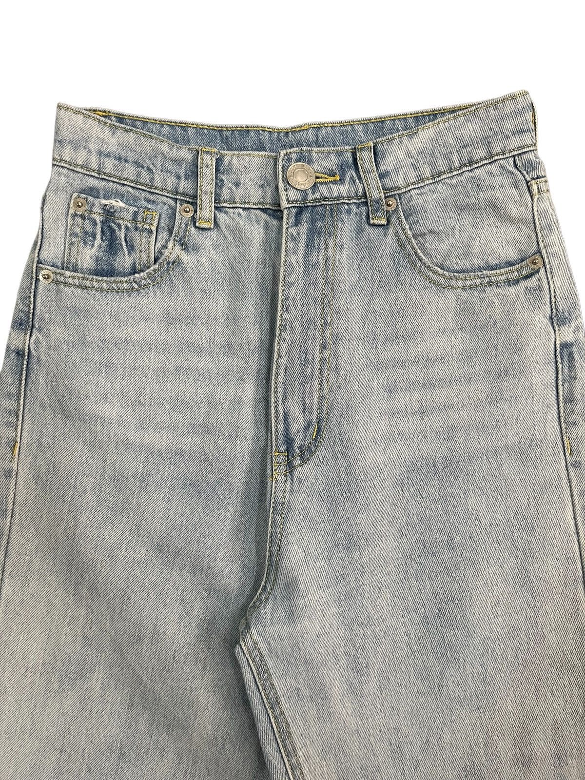 Japanese Brand Vintage Japanese Brand Light Blue Wash Distress Flare Jeans Size 25" / US 0 / IT 36 - 3 Thumbnail