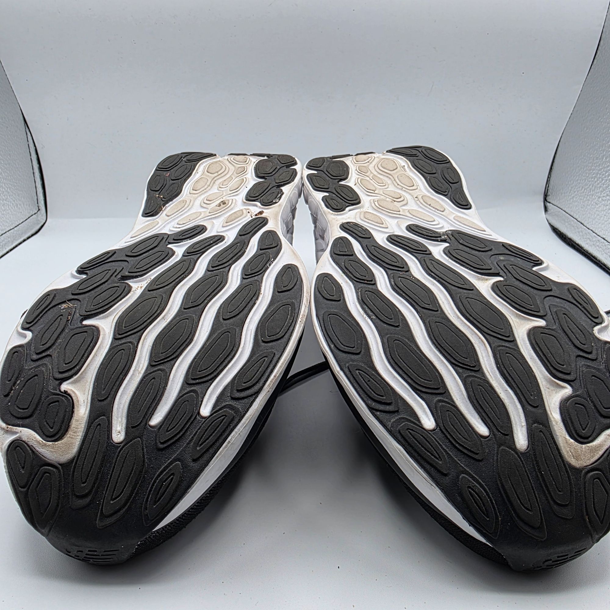 New Balance New Balance Fresh Foam 680v8 Womens Size 8 Black Athletic Sh Size US 8 / IT 38 - 11 Thumbnail
