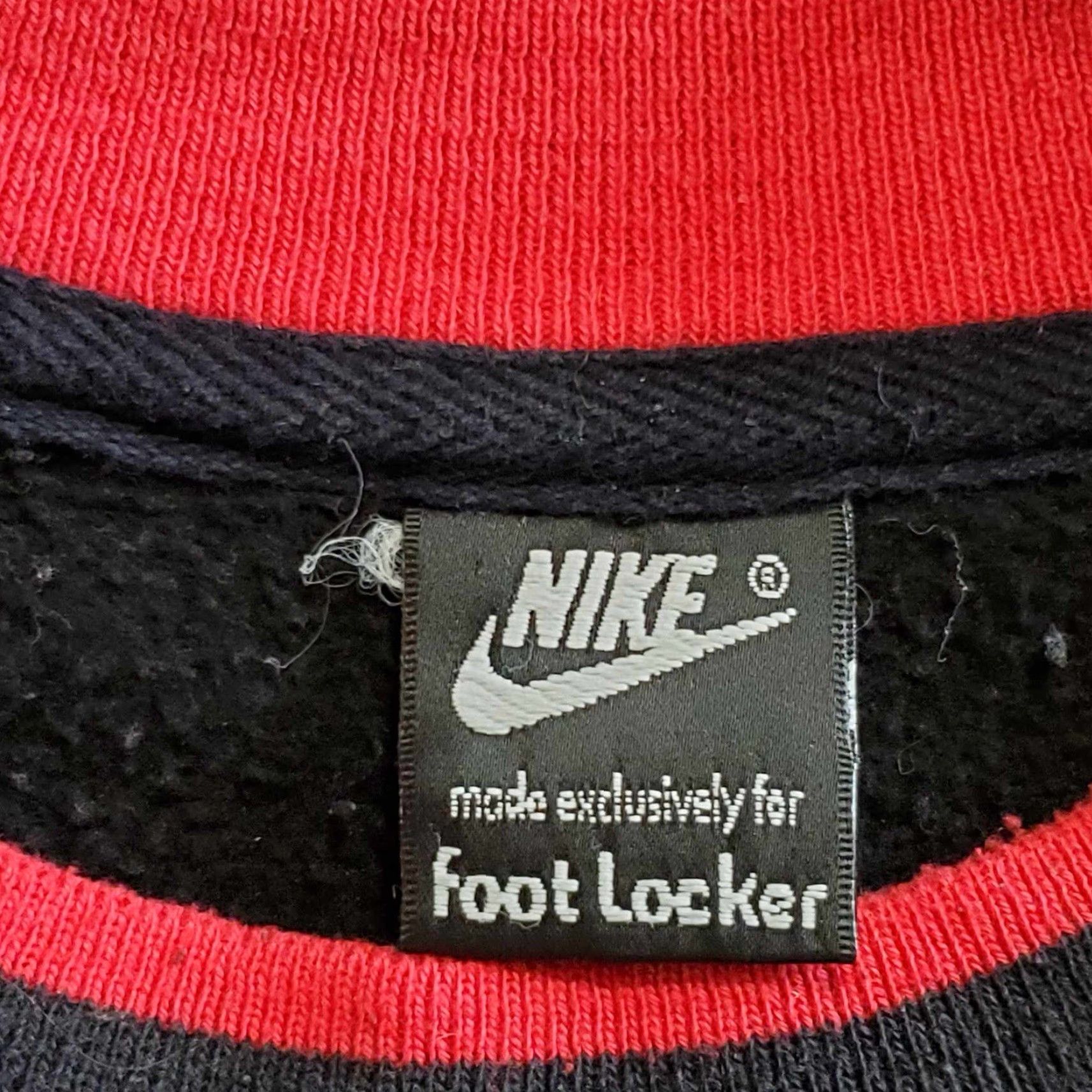 Nike VINTAGE Nike Sweatshirt Shirt Mens L Black 90s Sports Footlocker USA RARE L Size US L / EU 52-54 / 3 - 2 Thumbnail