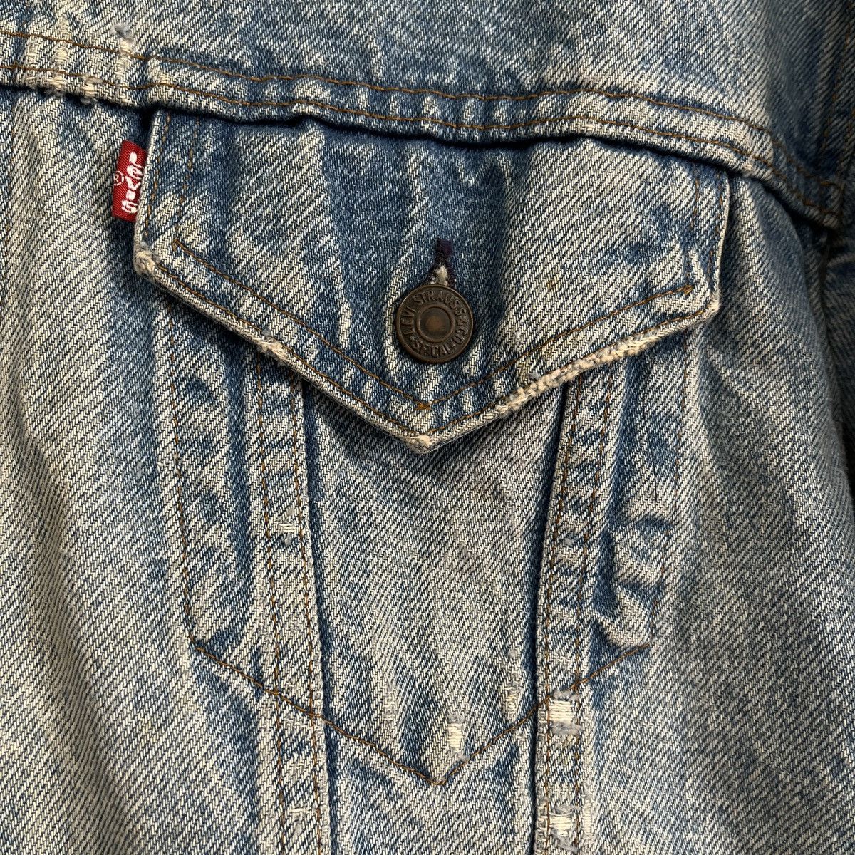 Levi's × Levi's Vintage Clothing Distressed Levis Denim Trucker Jacket Made In USA Size US L / EU 52-54 / 3 - 12 Thumbnail