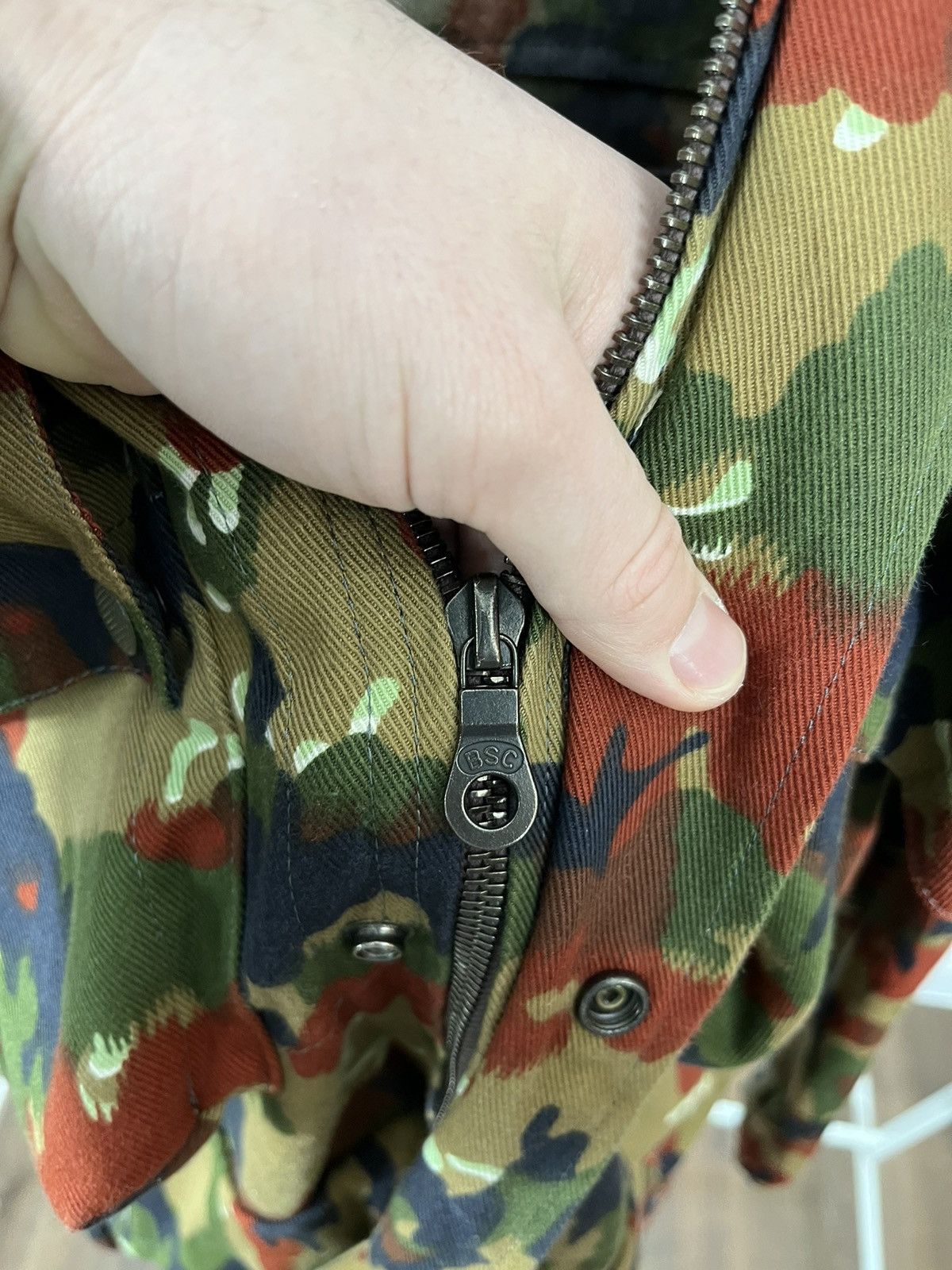 Vintage Vintage Military Camo Jacket Size US XL / EU 56 / 4 - 6 Thumbnail