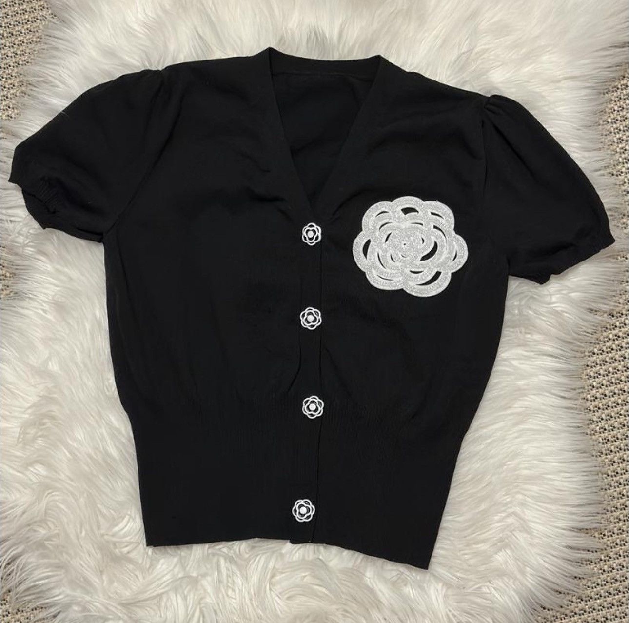 Designer Black Short-Sleeve Knit Cardigan with White Floral Appliqué Size S / US 4 / IT 40 - 1 Thumbnail
