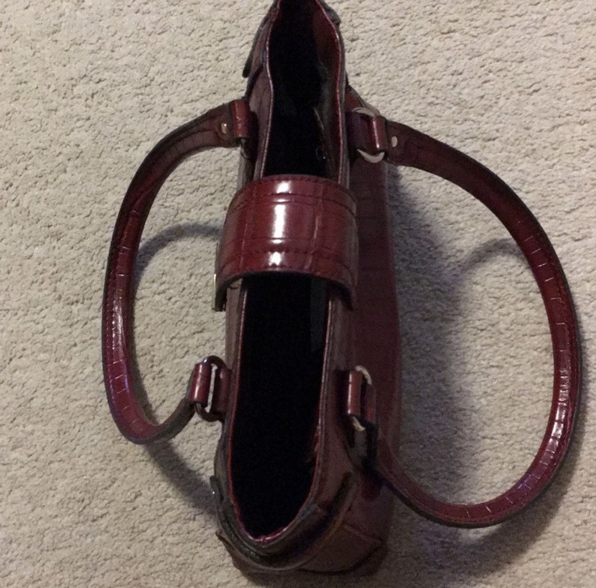 Liz Claiborne Liz Claiborne Red Alligator Skin Patterned Handbag Size ONE SIZE - 4 Thumbnail
