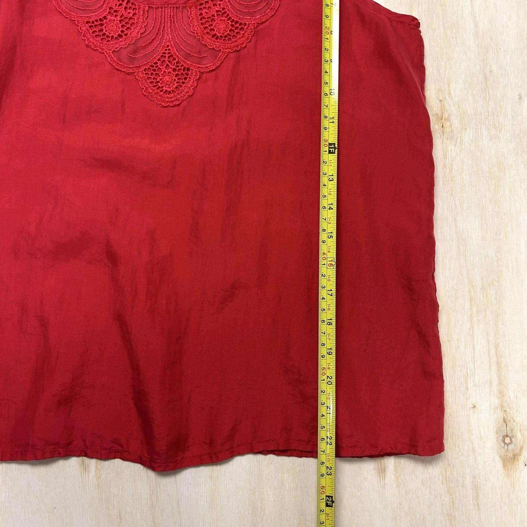 Vintage Sophisticates Tank Top Womens M Red 100% Silk Crochet Trim Scoop Neck Cami Size M / US 6-8 / IT 42-44 - 4 Thumbnail