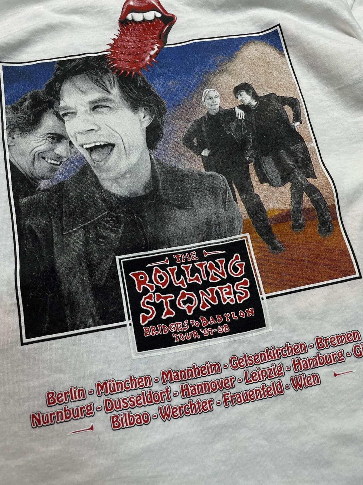 Band Tees Vtg ROLLING STONES 97 Bridges To Babylon Tour Band T-Shirt Size US L / EU 52-54 / 3 - 14 Thumbnail