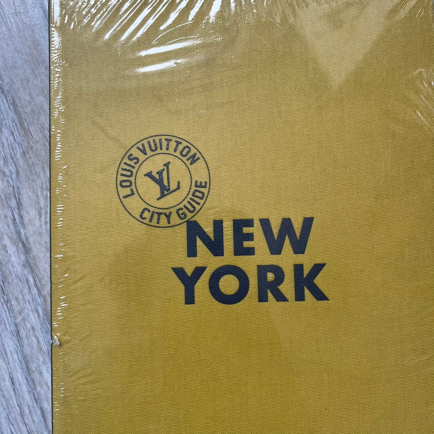 Louis Vuitton Louis Vuitton 'New York' City Guide Book Size ONE SIZE - 2 Thumbnail