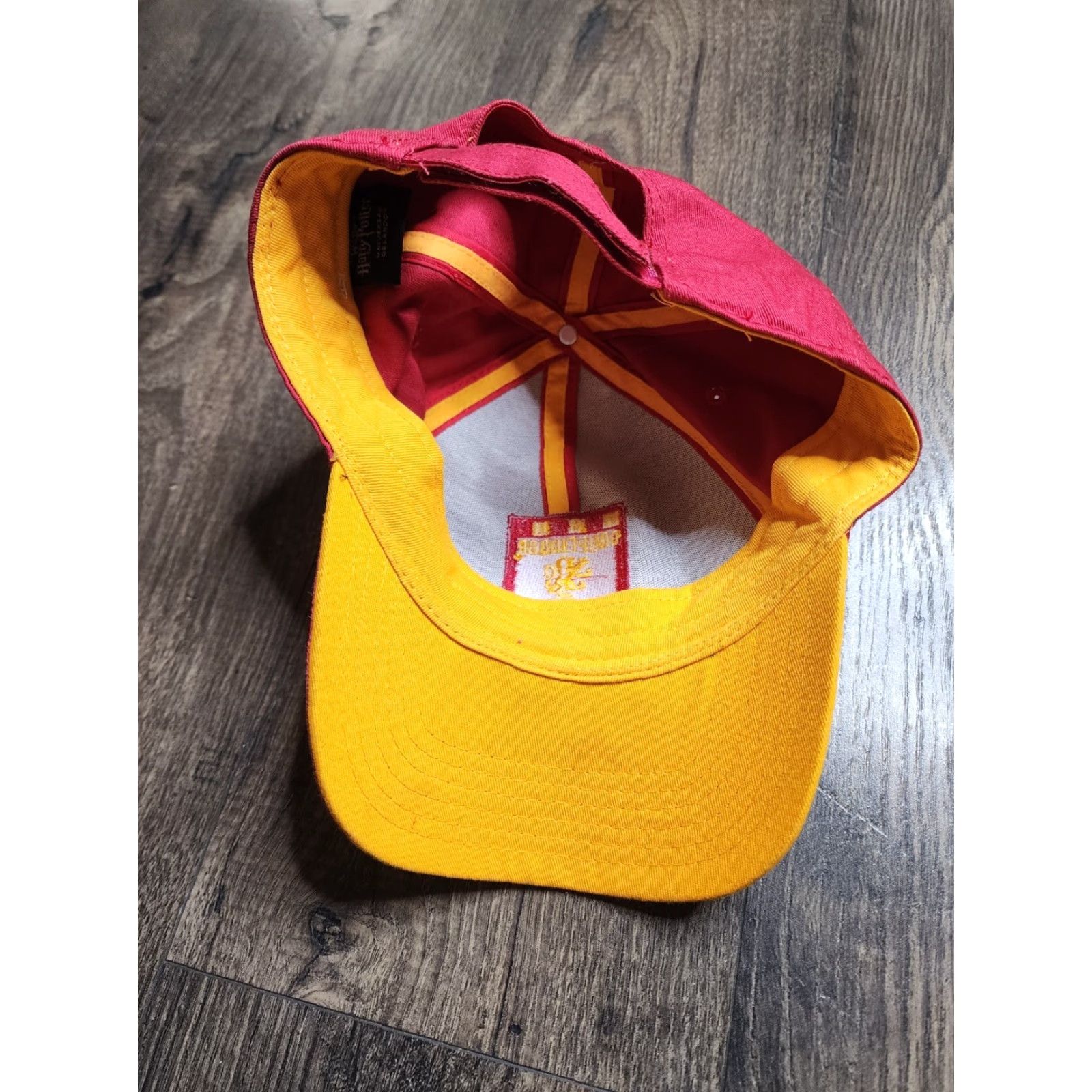Vintage Universal Studios Harry Potter Gryffindor Embroidered Hat Cap Adjustable Men One Size Red Baseball Cap Logo Size ONE SIZE - 3 Thumbnail