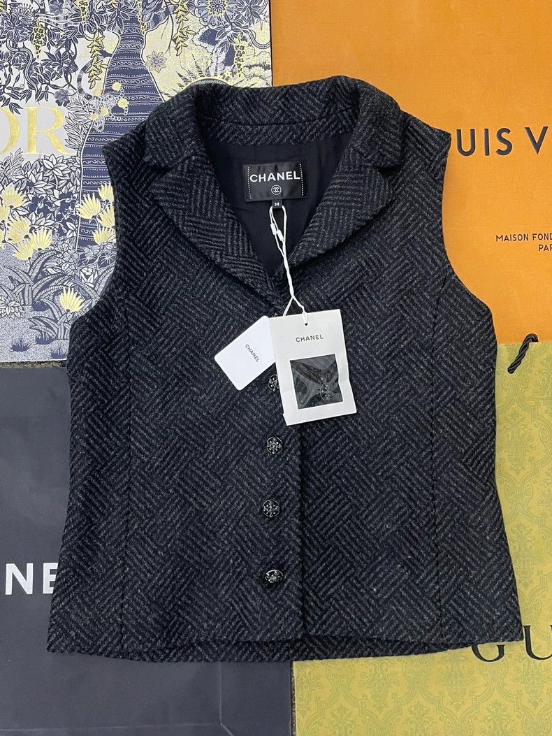 Chanel chanel 24K black and gray woollen suit vest Size XS / US 0-2 / IT 36-38 - 1 Thumbnail