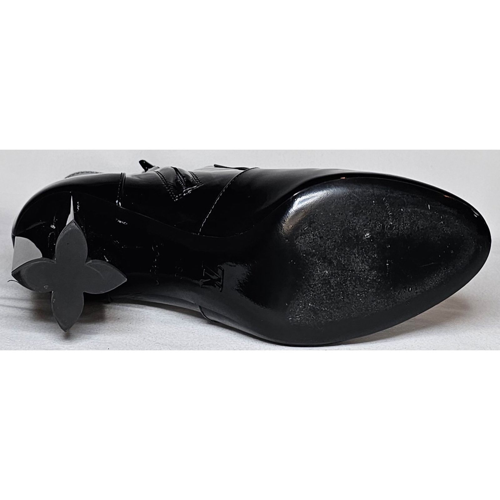 Louis Vuitton Louis Vuitton Silhouette Ankle Boot in Black Patent Leather Size US 6.5 / IT 36.5 - 7 Thumbnail