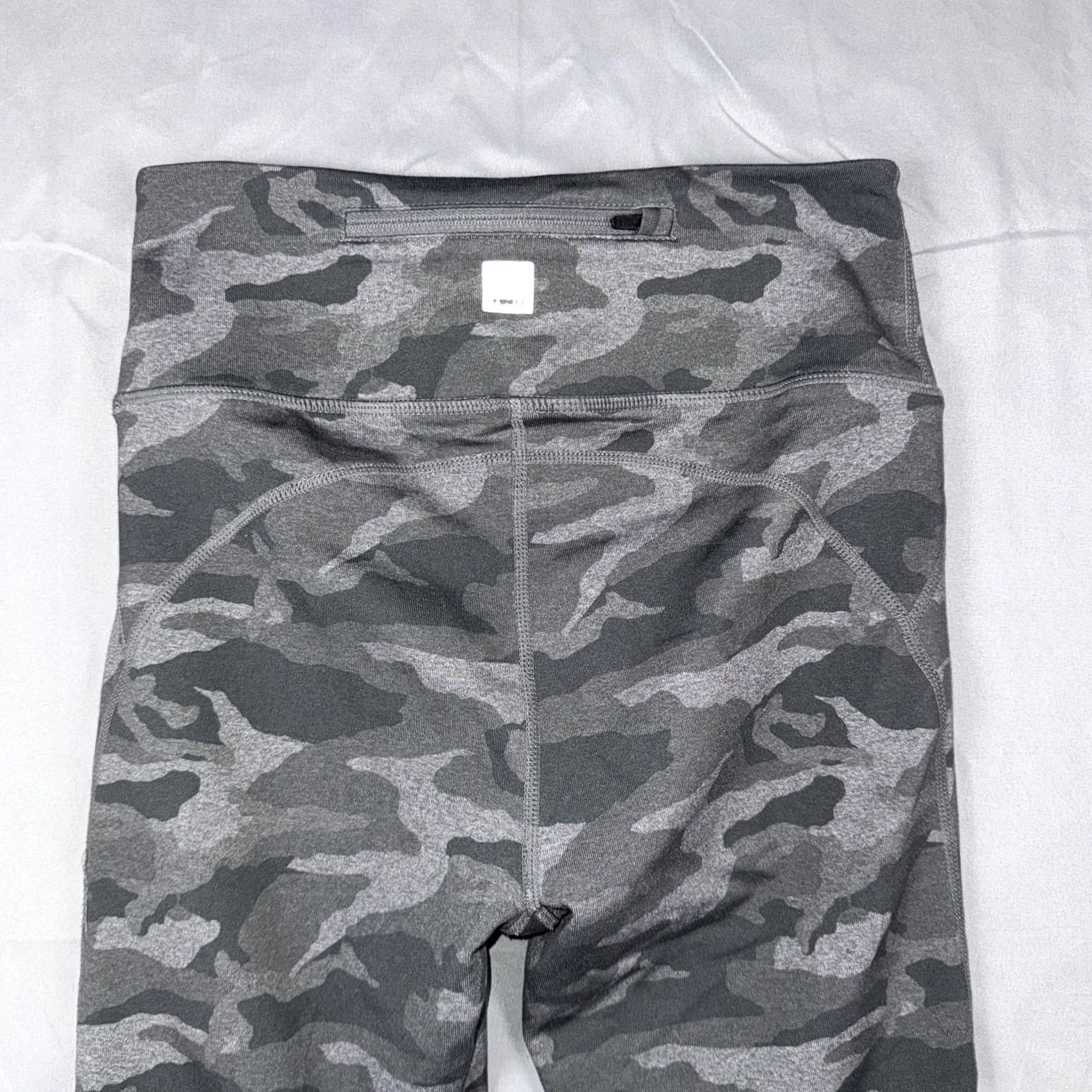 Vuori Vuori Leggings Womens XS Gray Camouflage Ankle High Rise Pull On Pocket Slim Athletic Training Running Yoga Shirt? Size 26" / US 2 / IT 38 - 6 Thumbnail