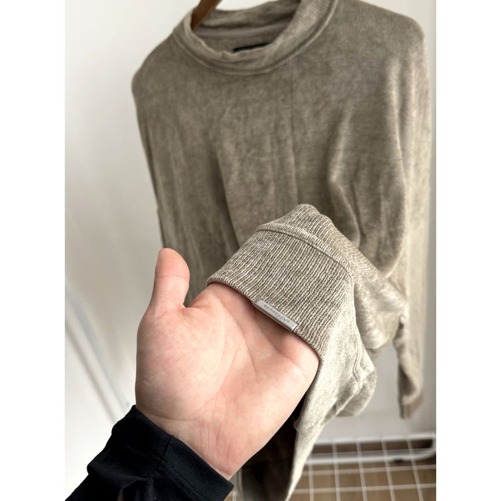 Vintage VINTAGE Represent Beige Sweater 100% Viscose Oversized Fit Size L Men Size US L / EU 52-54 / 3 - 5 Thumbnail