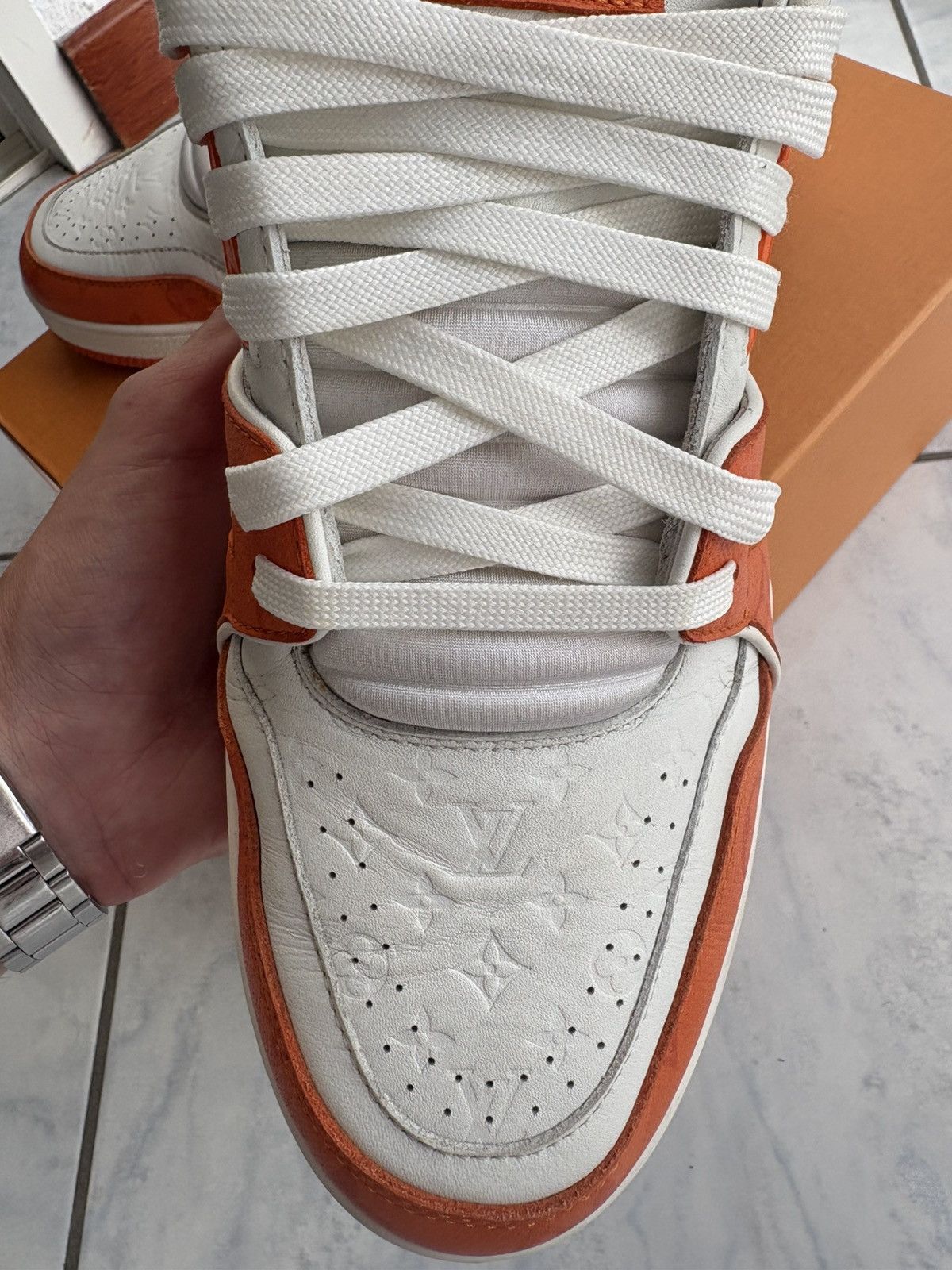Louis Vuitton Louis vuitton trainer orange blanc signature #54 size 9 Size US 9 / EU 42 - 14 Thumbnail