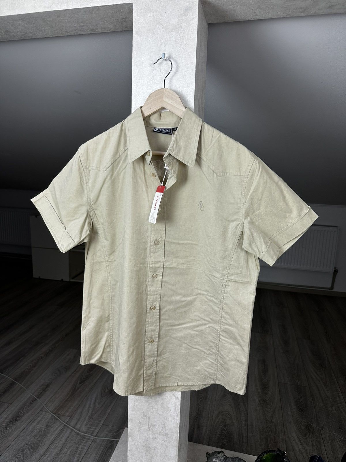 Versace Vintage Y2K Versace Logo Print Dead Stock Shirt Size US XL / EU 56 / 4 - 1 Thumbnail