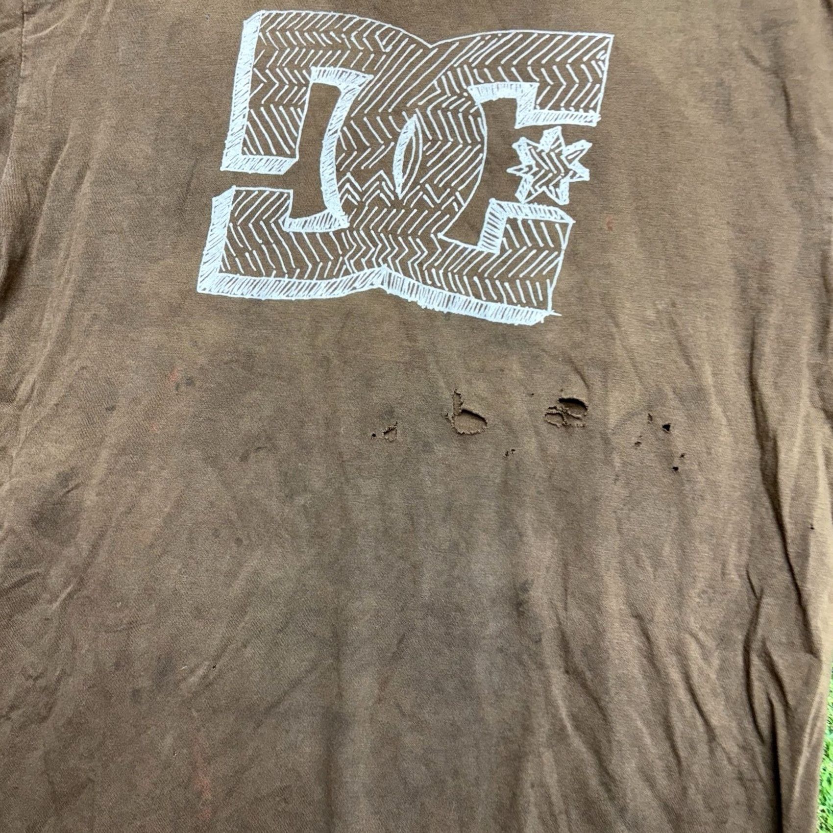 Vintage VINTAGE DC Shoes Shirt Mens L Graphic Skater Grunge Brown 2000s Crew Neck Cotton Knit Logo All Seasons Mens Size US L / EU 52-54 / 3 - 3 Thumbnail