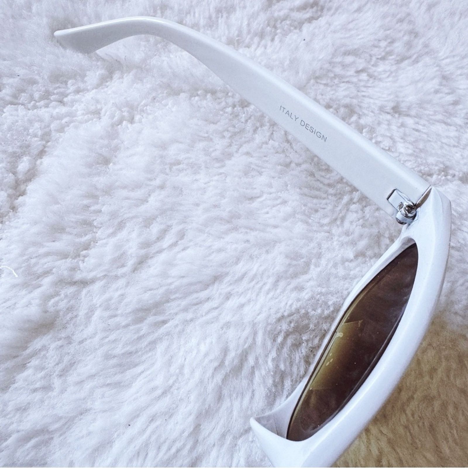 Other Rina White and Gold Sunglasses Size ONE SIZE - 6 Thumbnail