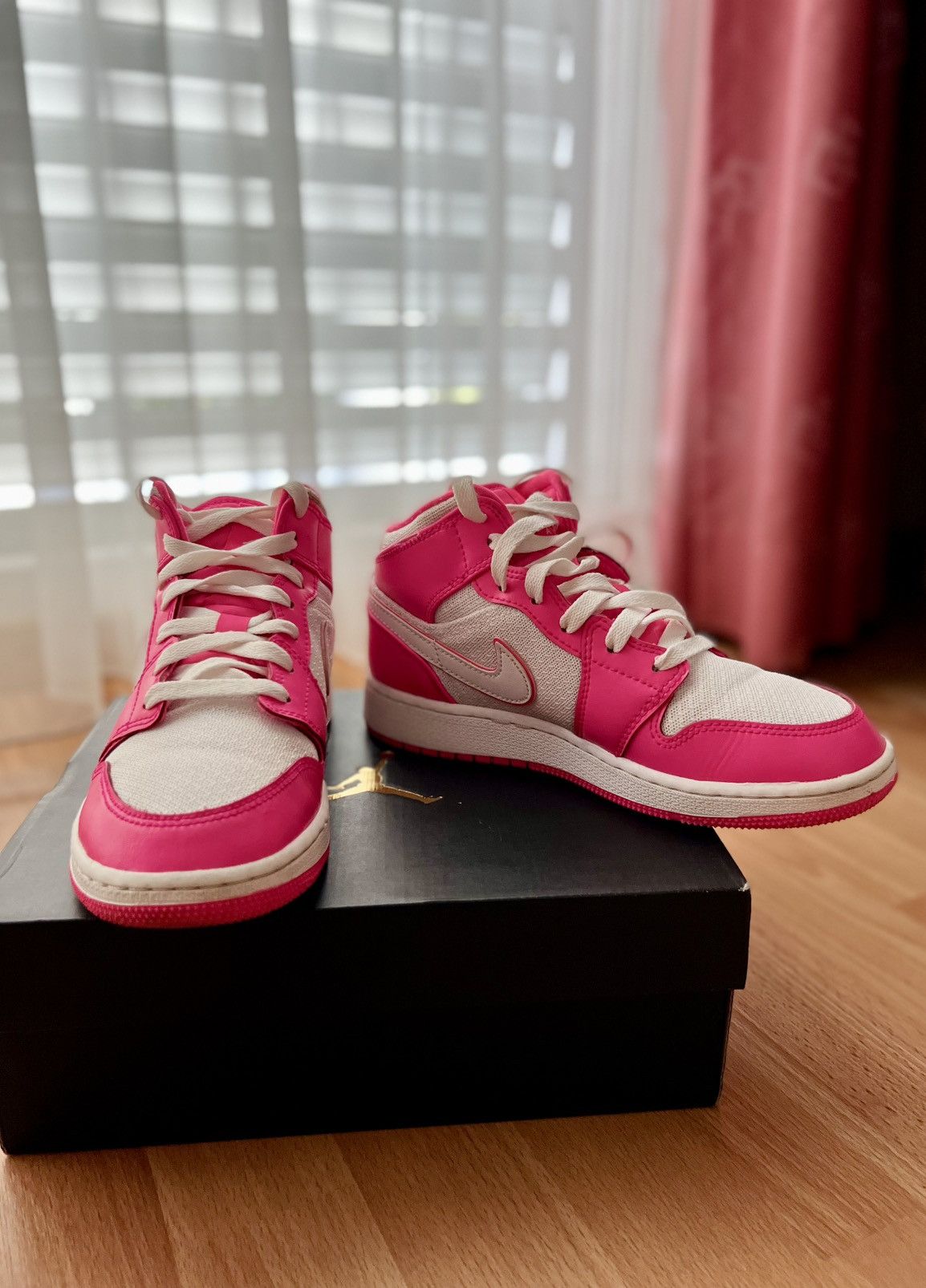 Nike Air Jordan 1 Mid GS “Hyper Pink” – UK 4.5 Size US 7 / IT 37 - 4 Thumbnail