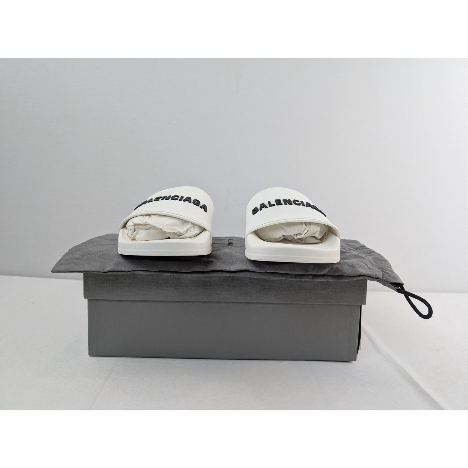 Balenciaga o1rshd1 Pool Slides Rubber Logo Slippers in White/Black Size US 10 / EU 43 - 15 Thumbnail