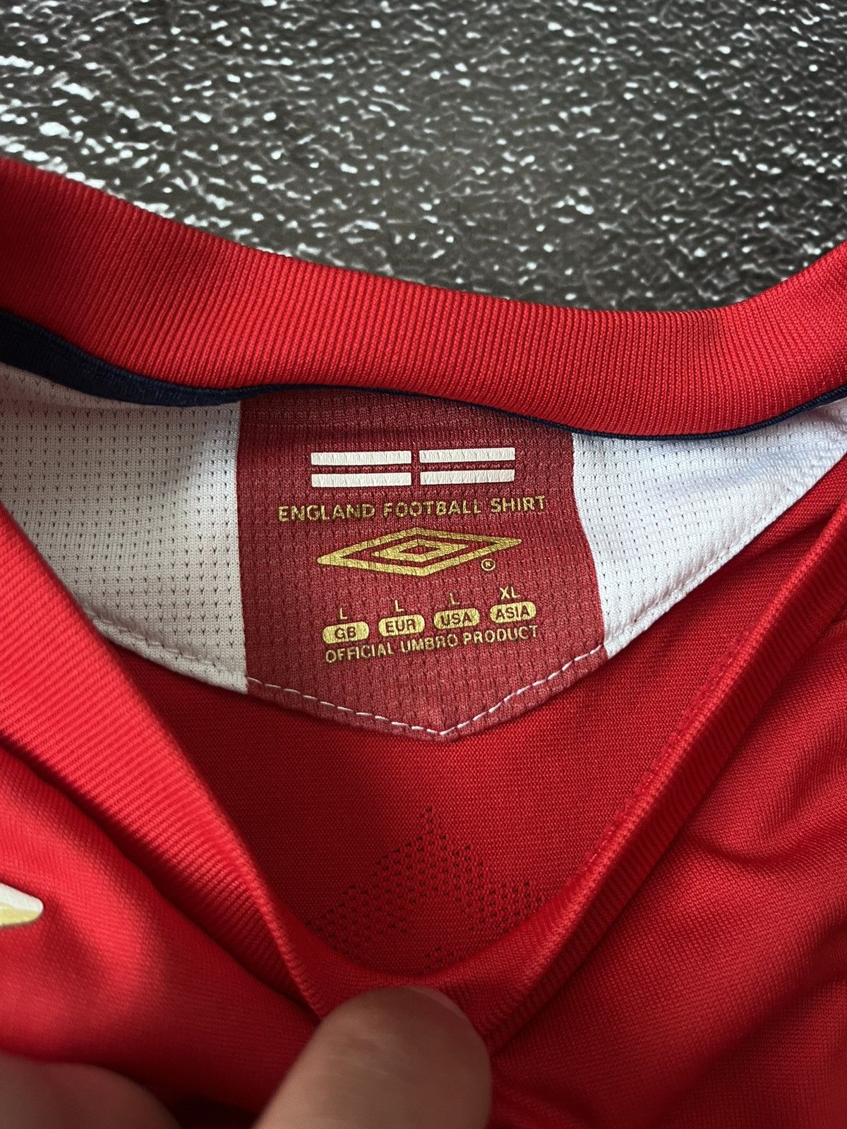 Umbro 00s Vintage Umbro England 2006 Away Kit Soccer Jersey Size US L / EU 52-54 / 3 - 11 Thumbnail