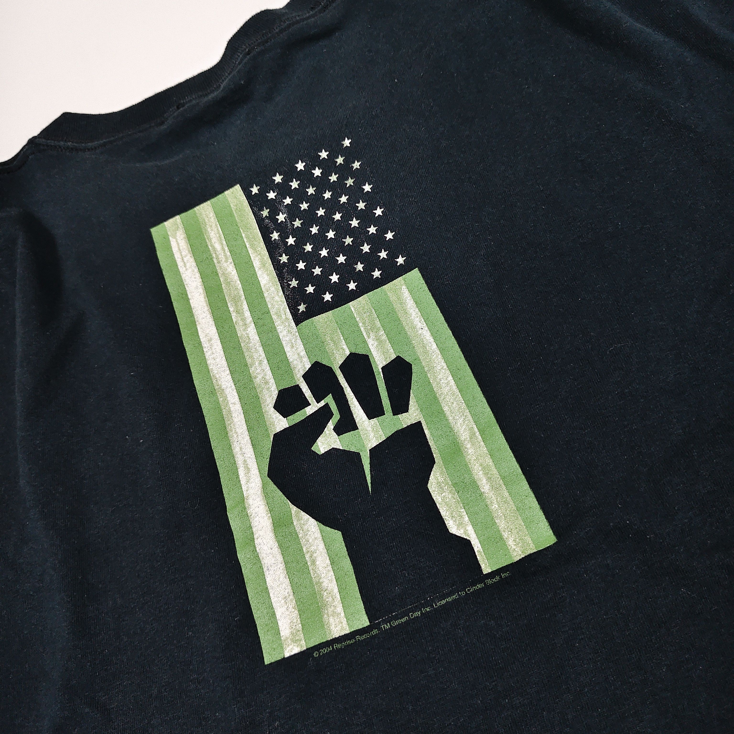 Band Tees 2004 Green Day "American Idiot" Fist Flag #F Size US L / EU 52-54 / 3 - 4 Thumbnail