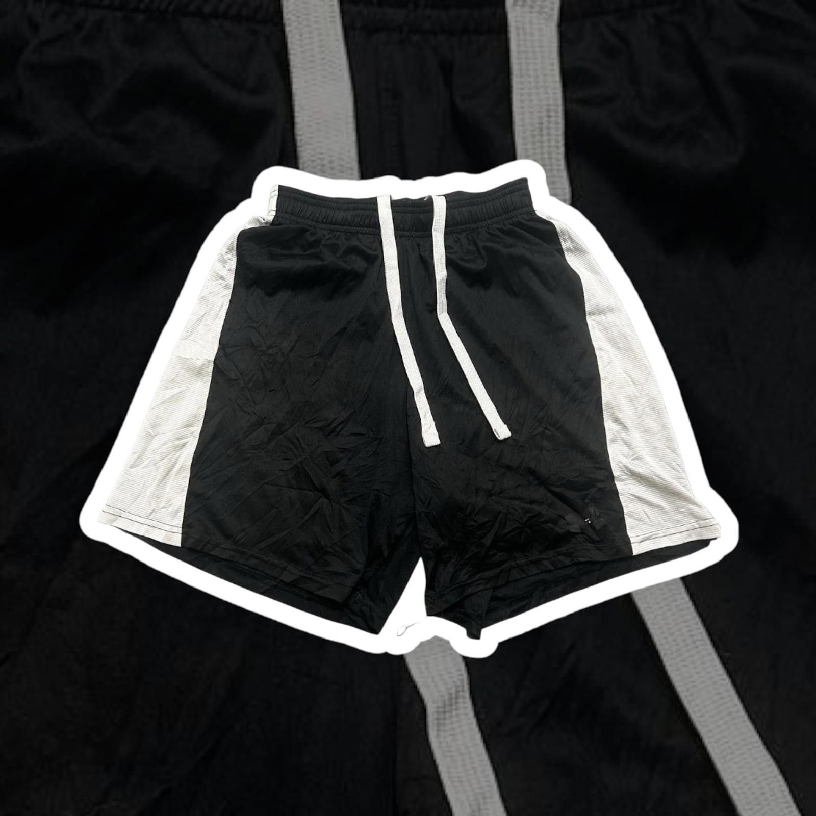 Under Armour Under Armour Men's Training Shorts - Black & White Size US 30 / EU 46 - 1 Thumbnail