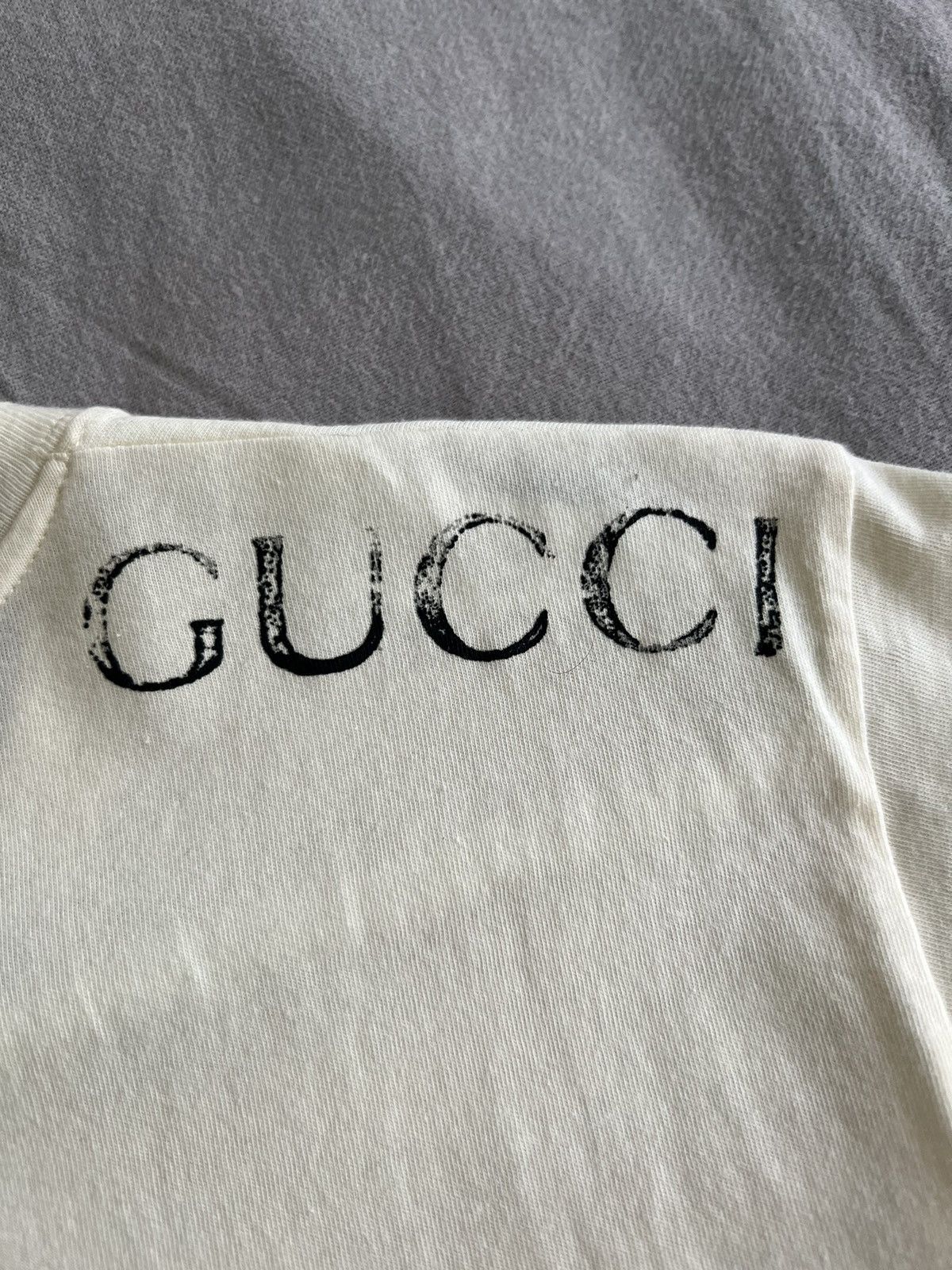Gucci Gucci Offwhite/Beige Tshirt “Gucci” on Back Size US M / EU 48-50 / 2 - 3 Thumbnail
